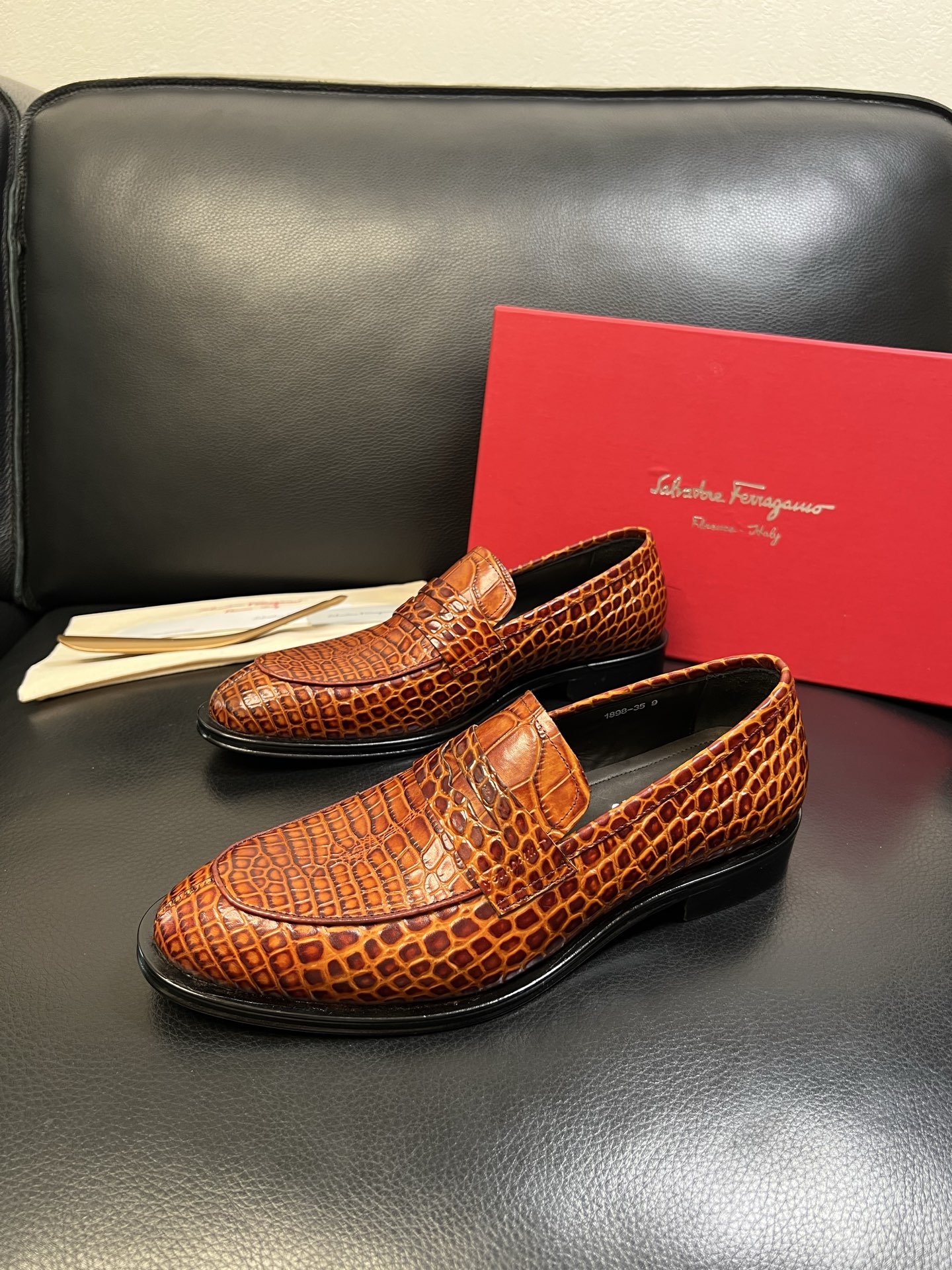 Ferragamo 高品质 顶级工艺品 菲拉格慕 专柜同步发售原厂配置，意大利进口原版牛皮，进口水染牛里