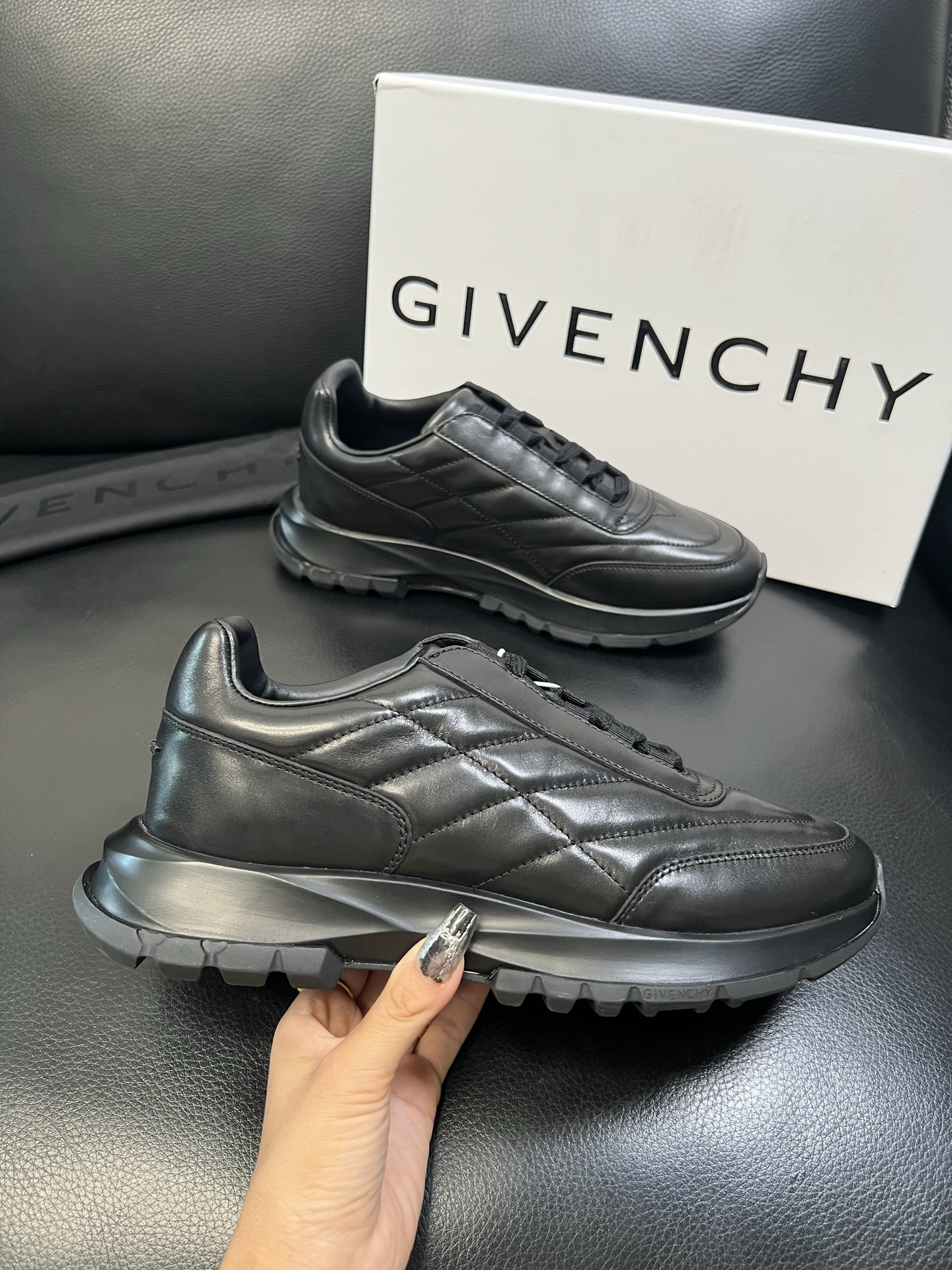 Givenchy 高品质 顶级工艺品 纪梵希 专柜同步原厂配置，意大利进口牛皮搭配网布面料，全鞋配件私模