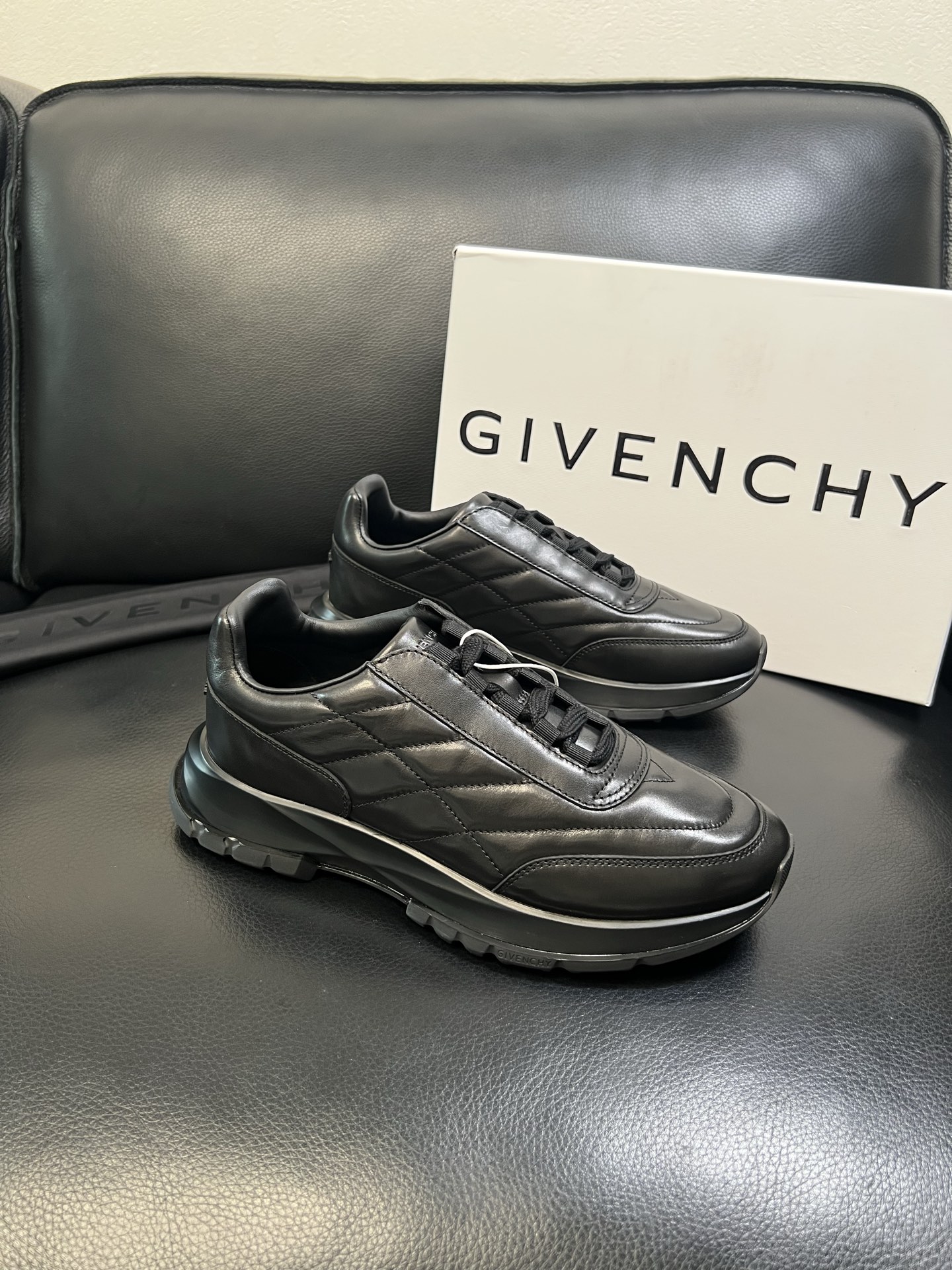 Givenchy 高品质 顶级工艺品 纪梵希 专柜同步原厂配置，意大利进口牛皮搭配网布面料，全鞋配件私模