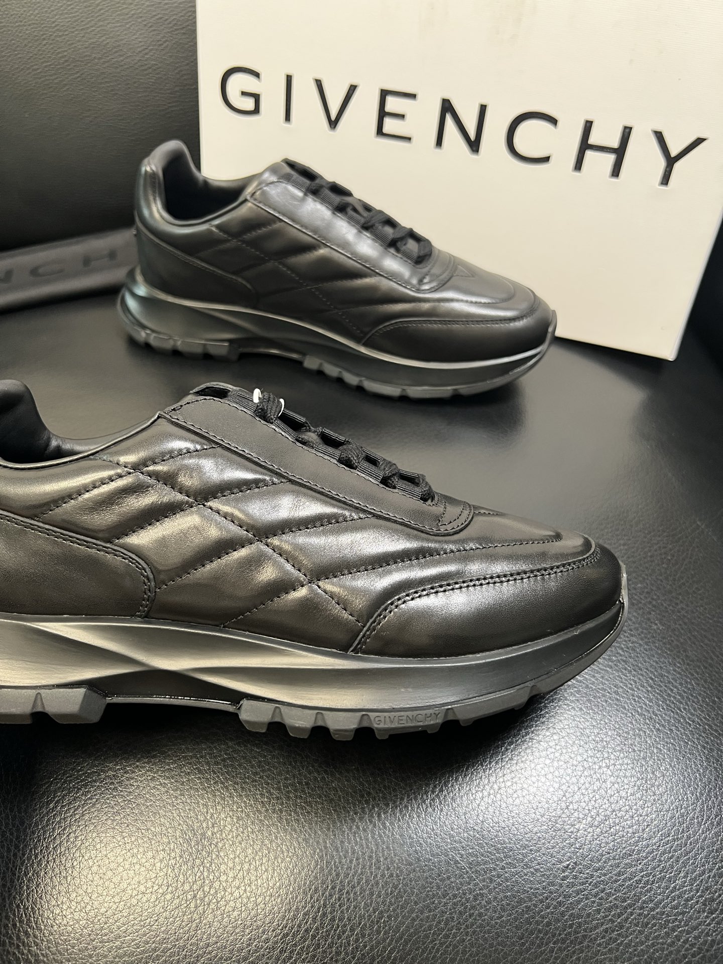 Givenchy 高品质 顶级工艺品 纪梵希 专柜同步原厂配置，意大利进口牛皮搭配网布面料，全鞋配件私模