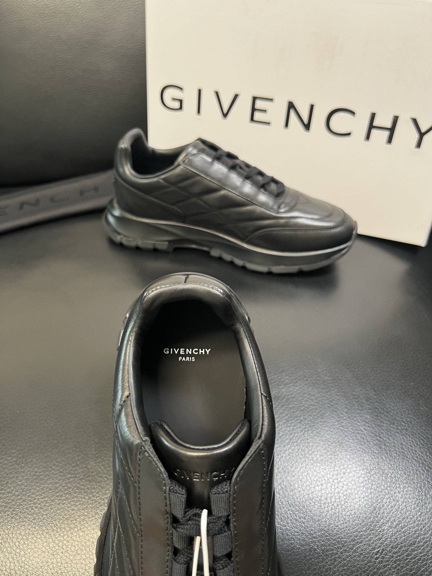 Givenchy 高品质 顶级工艺品 纪梵希 专柜同步原厂配置，意大利进口牛皮搭配网布面料，全鞋配件私模