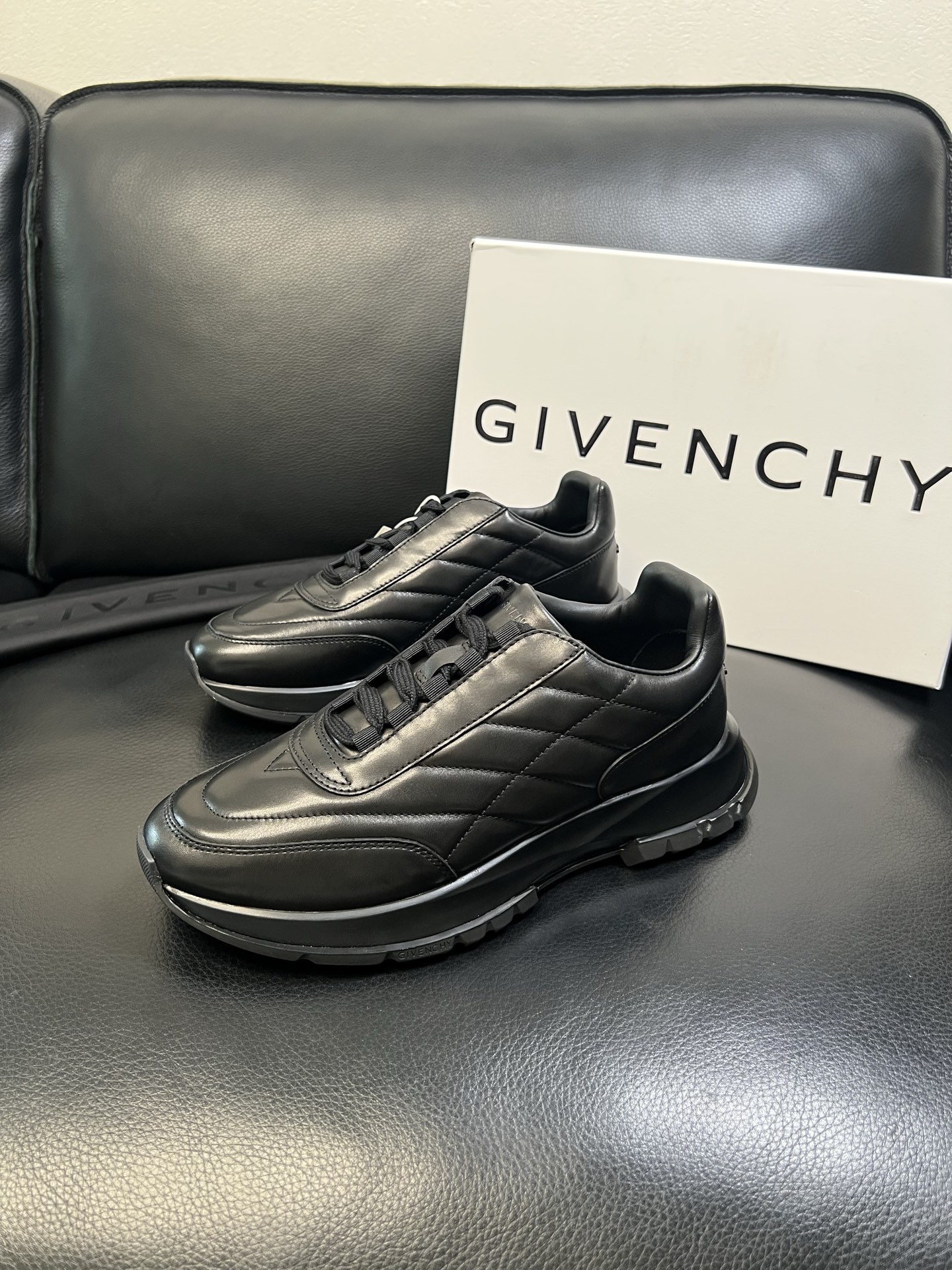 Givenchy 高品质 顶级工艺品 纪梵希 专柜同步原厂配置，意大利进口牛皮搭配网布面料，全鞋配件私模