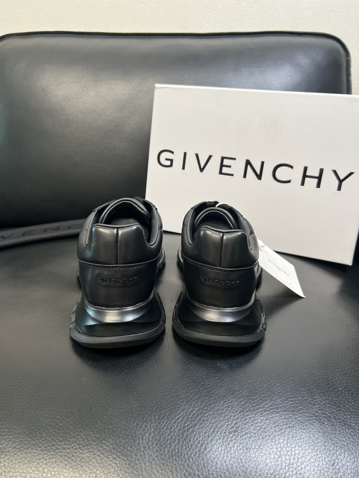 Givenchy 高品质 顶级工艺品 纪梵希 专柜同步原厂配置，意大利进口牛皮搭配网布面料，全鞋配件私模