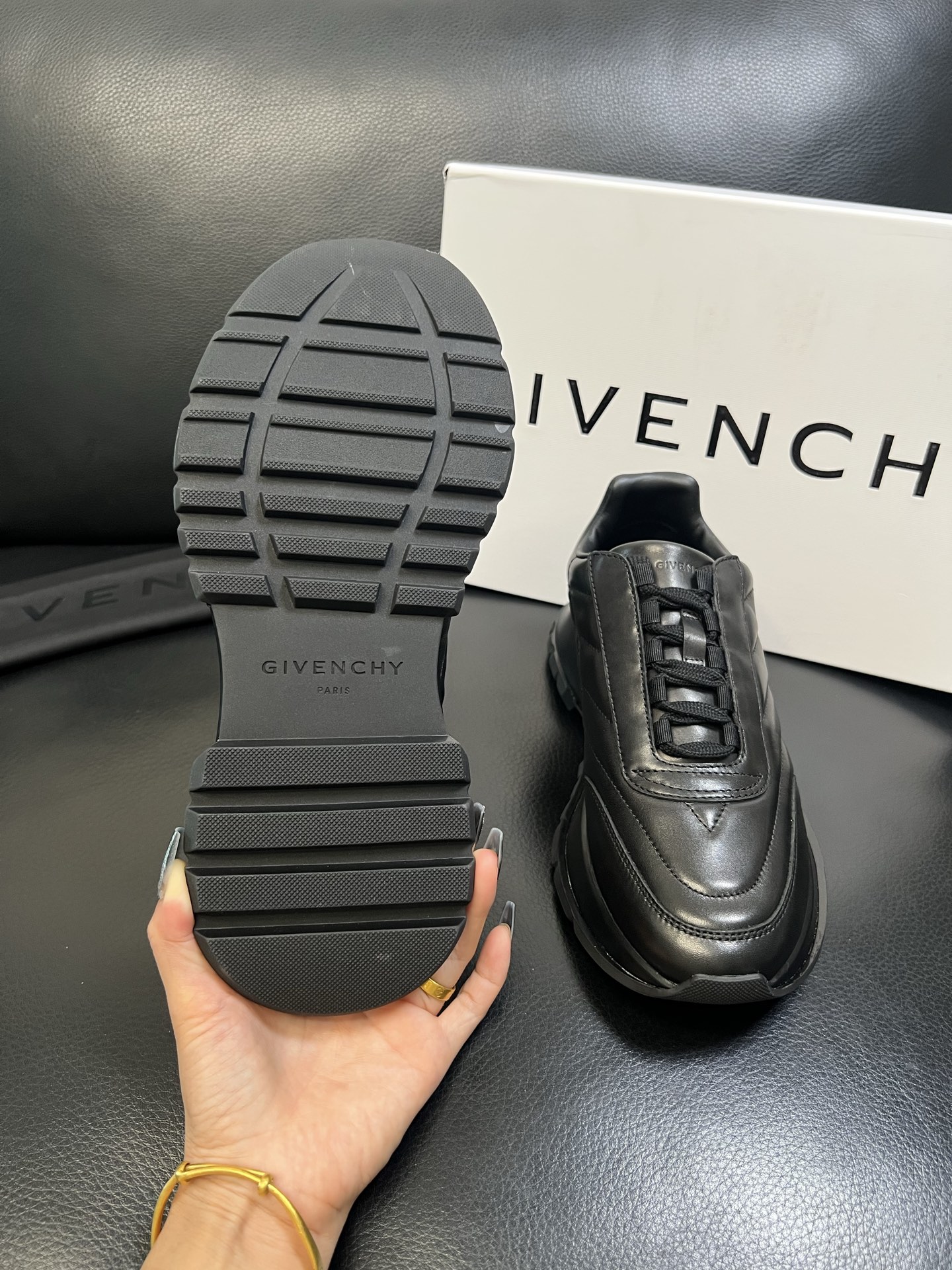 Givenchy 高品质 顶级工艺品 纪梵希 专柜同步原厂配置，意大利进口牛皮搭配网布面料，全鞋配件私模