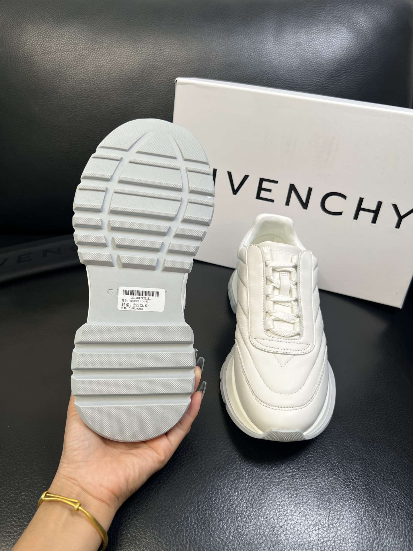 Givenchy 高品质 顶级工艺品 纪梵希 专柜同步原厂配置，意大利进口牛皮搭配网布面料，全鞋配件私模
