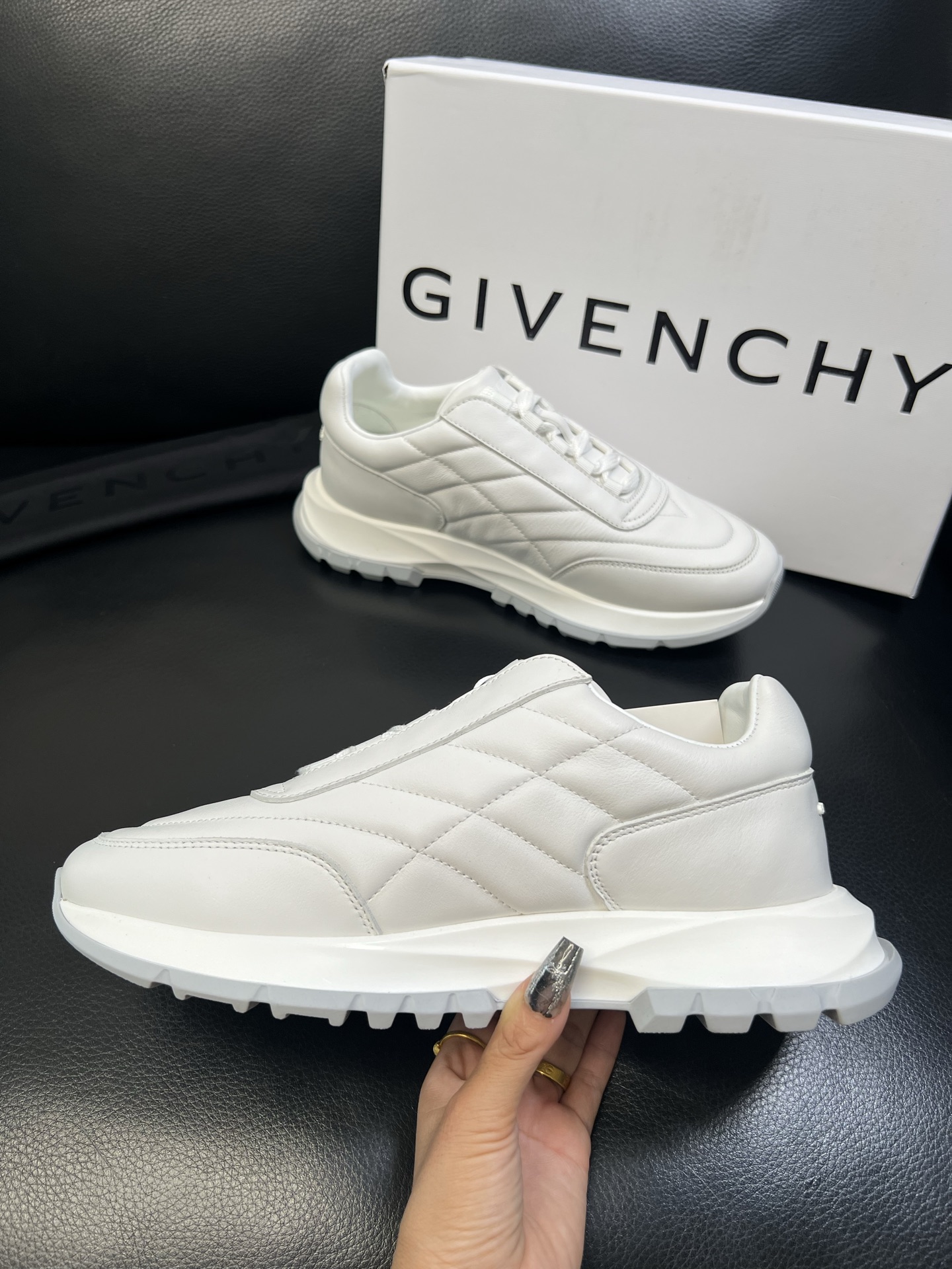 Givenchy 高品质 顶级工艺品 纪梵希 专柜同步原厂配置，意大利进口牛皮搭配网布面料，全鞋配件私模