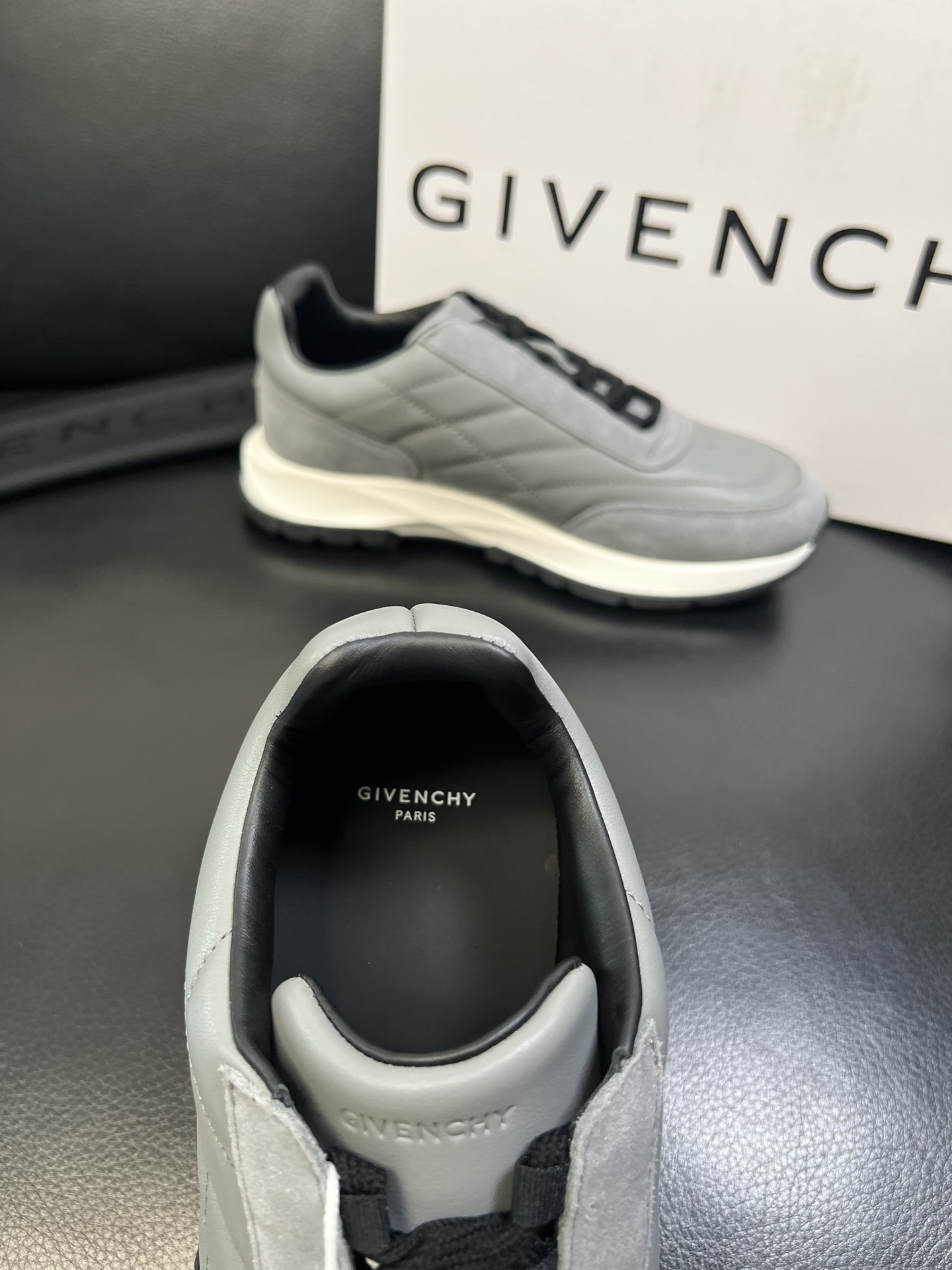 Givenchy 高品质 顶级工艺品 纪梵希 专柜同步原厂配置，意大利进口牛皮搭配网布面料，全鞋配件私模