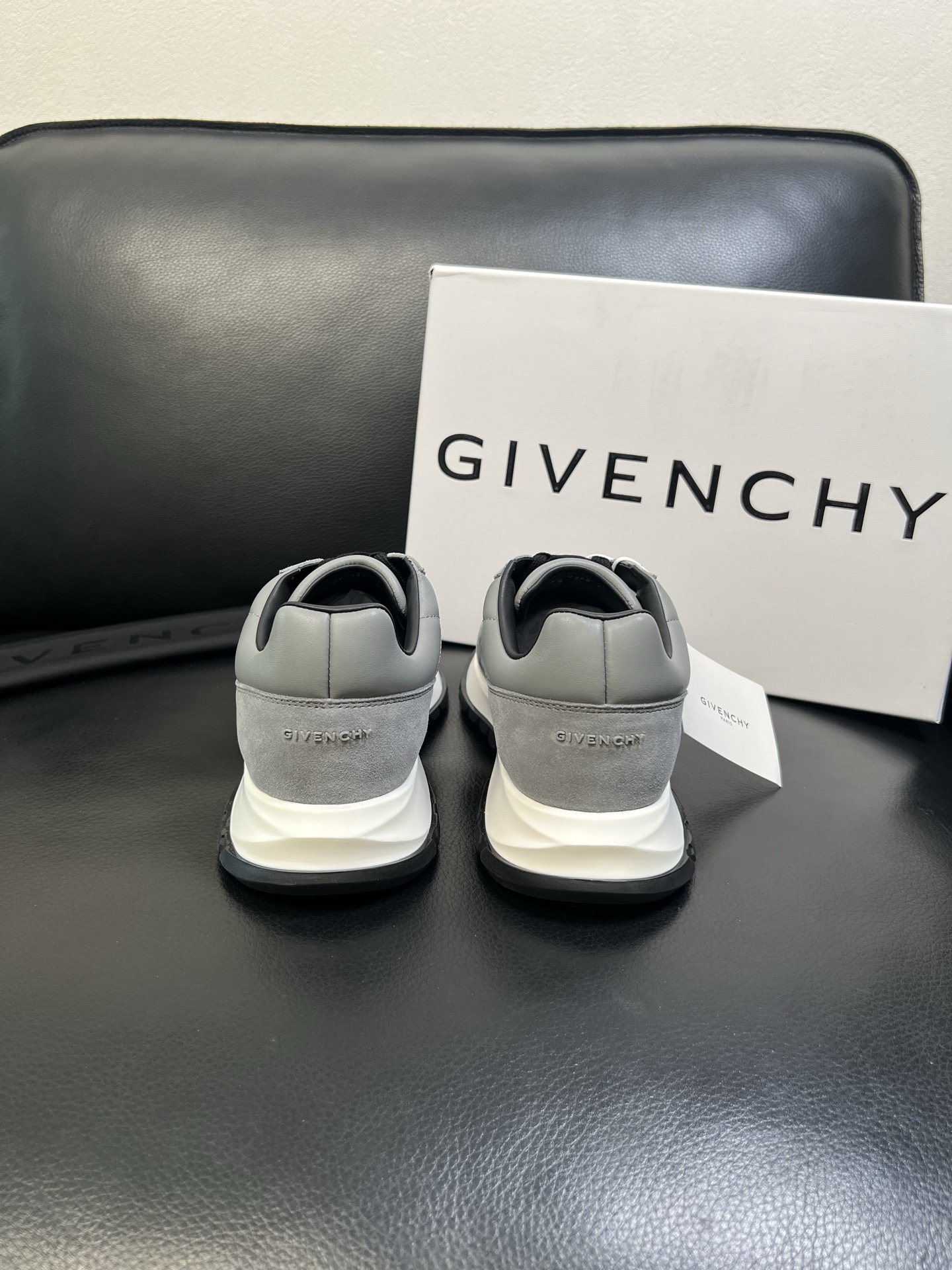 Givenchy 高品质 顶级工艺品 纪梵希 专柜同步原厂配置，意大利进口牛皮搭配网布面料，全鞋配件私模