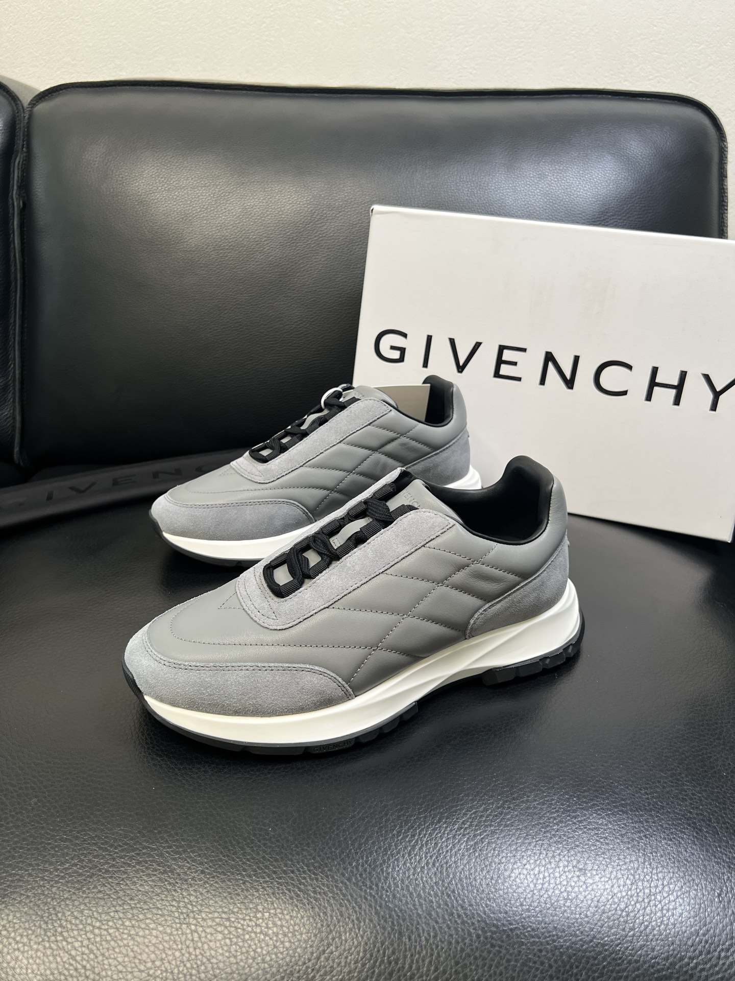 Givenchy 高品质 顶级工艺品 纪梵希 专柜同步原厂配置，意大利进口牛皮搭配网布面料，全鞋配件私模