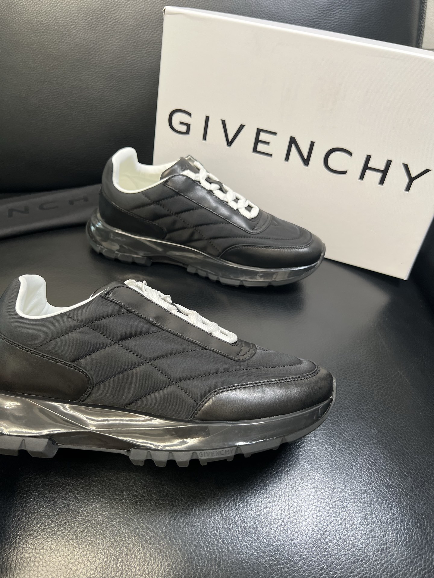 Givenchy 高品质 顶级工艺品 纪梵希 专柜同步原厂配置，意大利进口牛皮搭配网布面料，全鞋配件私模