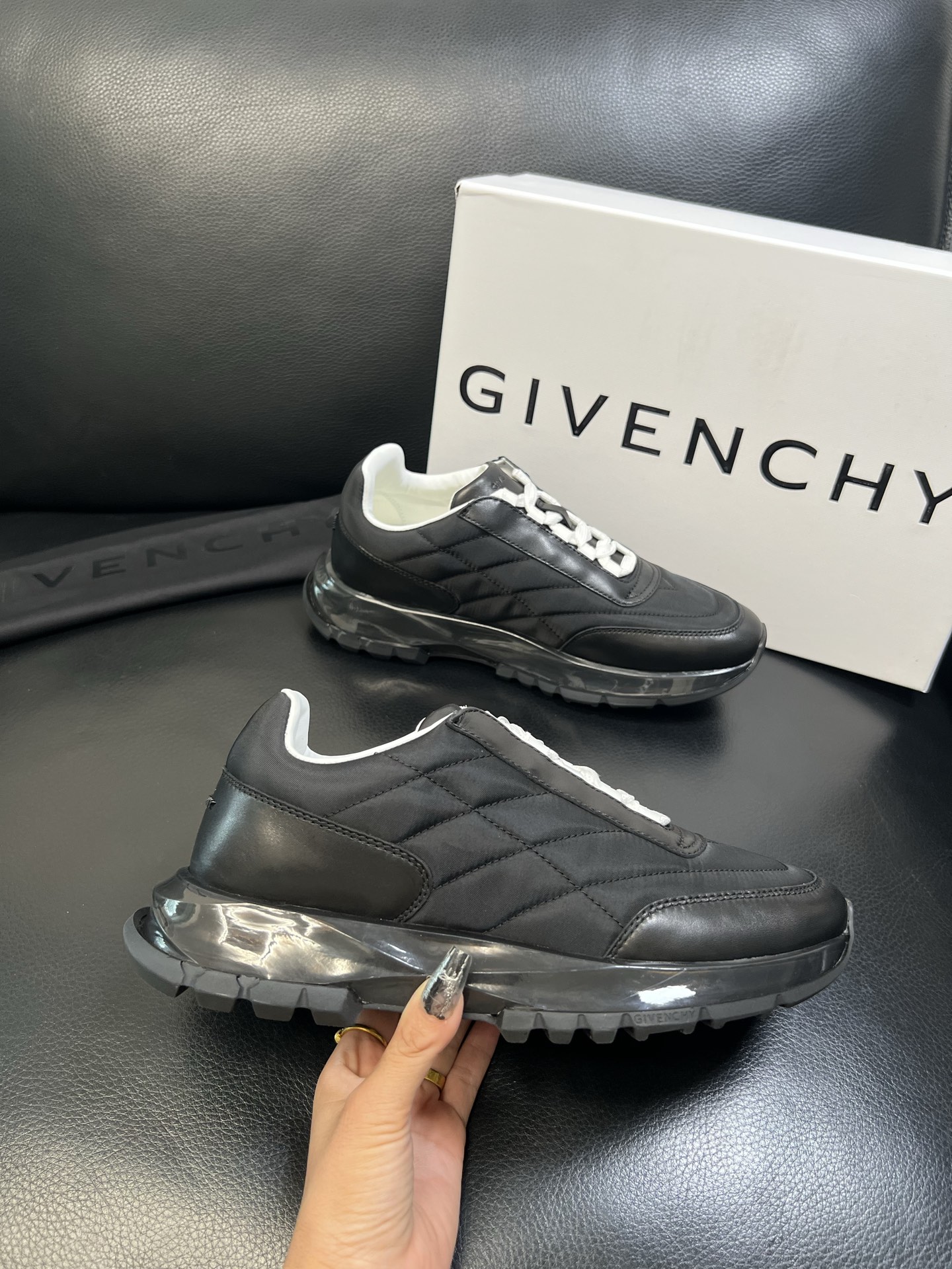 Givenchy 高品质 顶级工艺品 纪梵希 专柜同步原厂配置，意大利进口牛皮搭配网布面料，全鞋配件私模