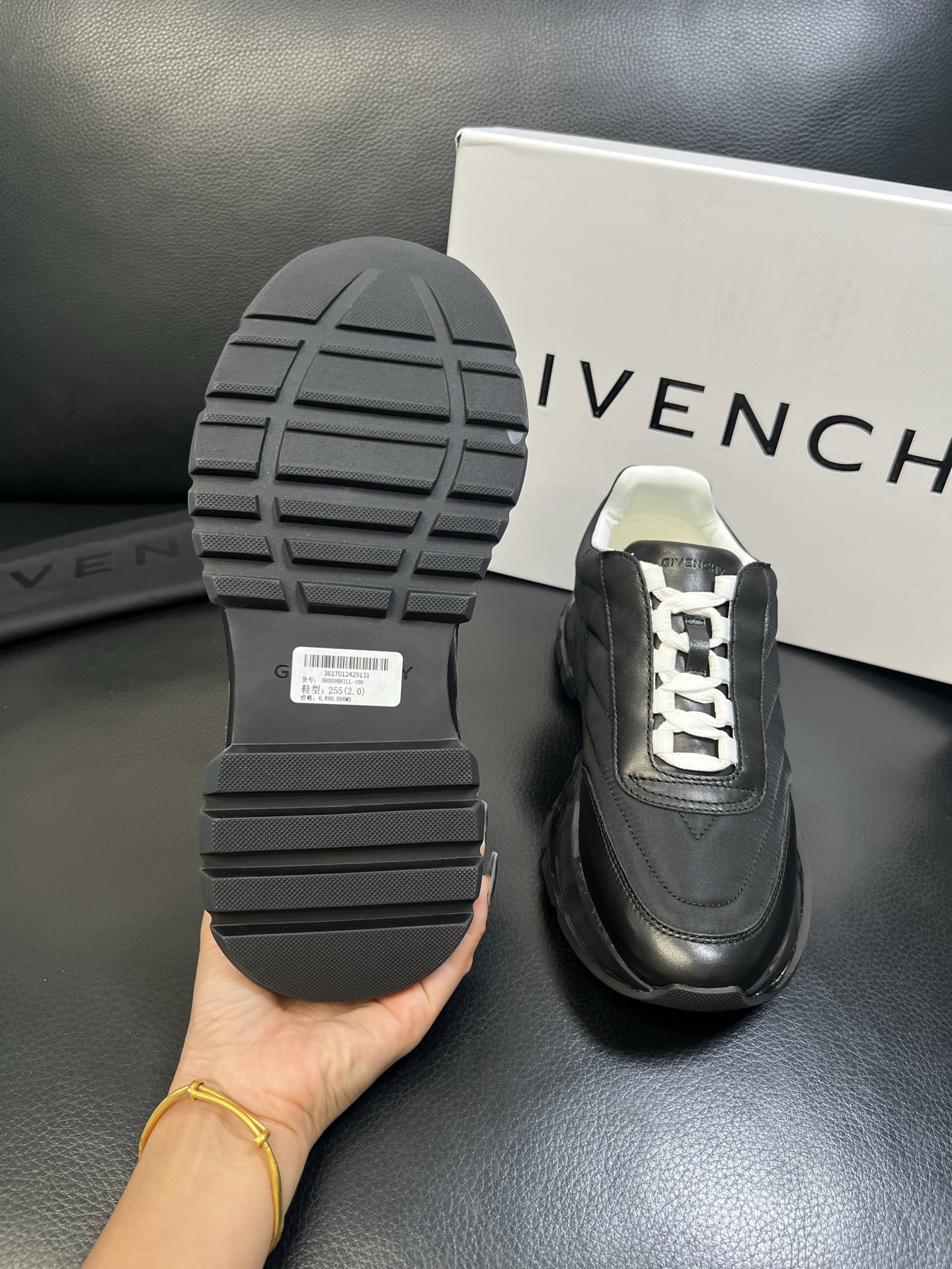 Givenchy 高品质 顶级工艺品 纪梵希 专柜同步原厂配置，意大利进口牛皮搭配网布面料，全鞋配件私模