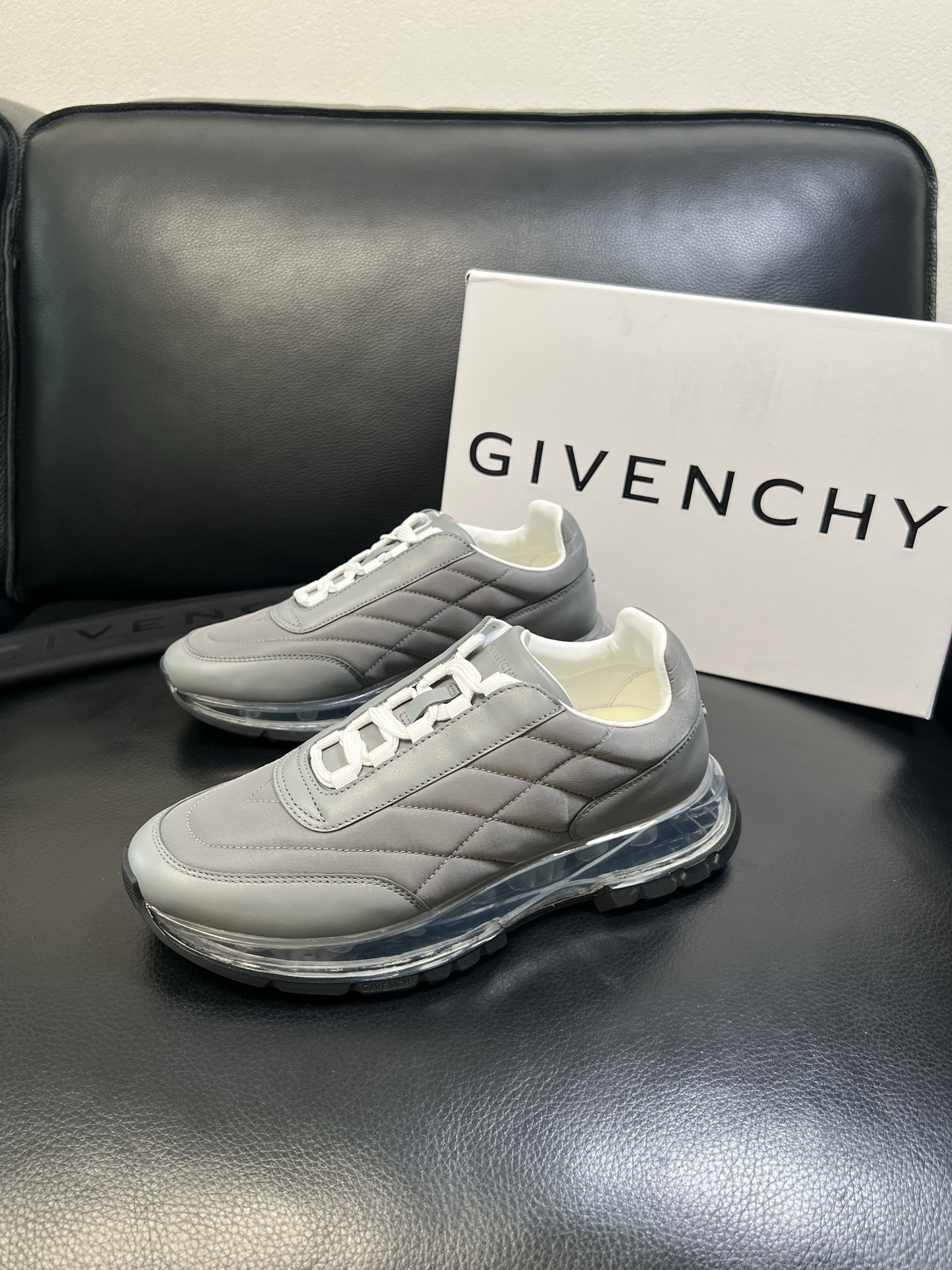 Givenchy 高品质 顶级工艺品 纪梵希 专柜同步原厂配置，意大利进口牛皮搭配网布面料，全鞋配件私模