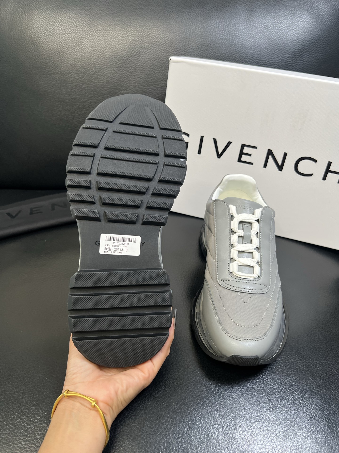 Givenchy 高品质 顶级工艺品 纪梵希 专柜同步原厂配置，意大利进口牛皮搭配网布面料，全鞋配件私模