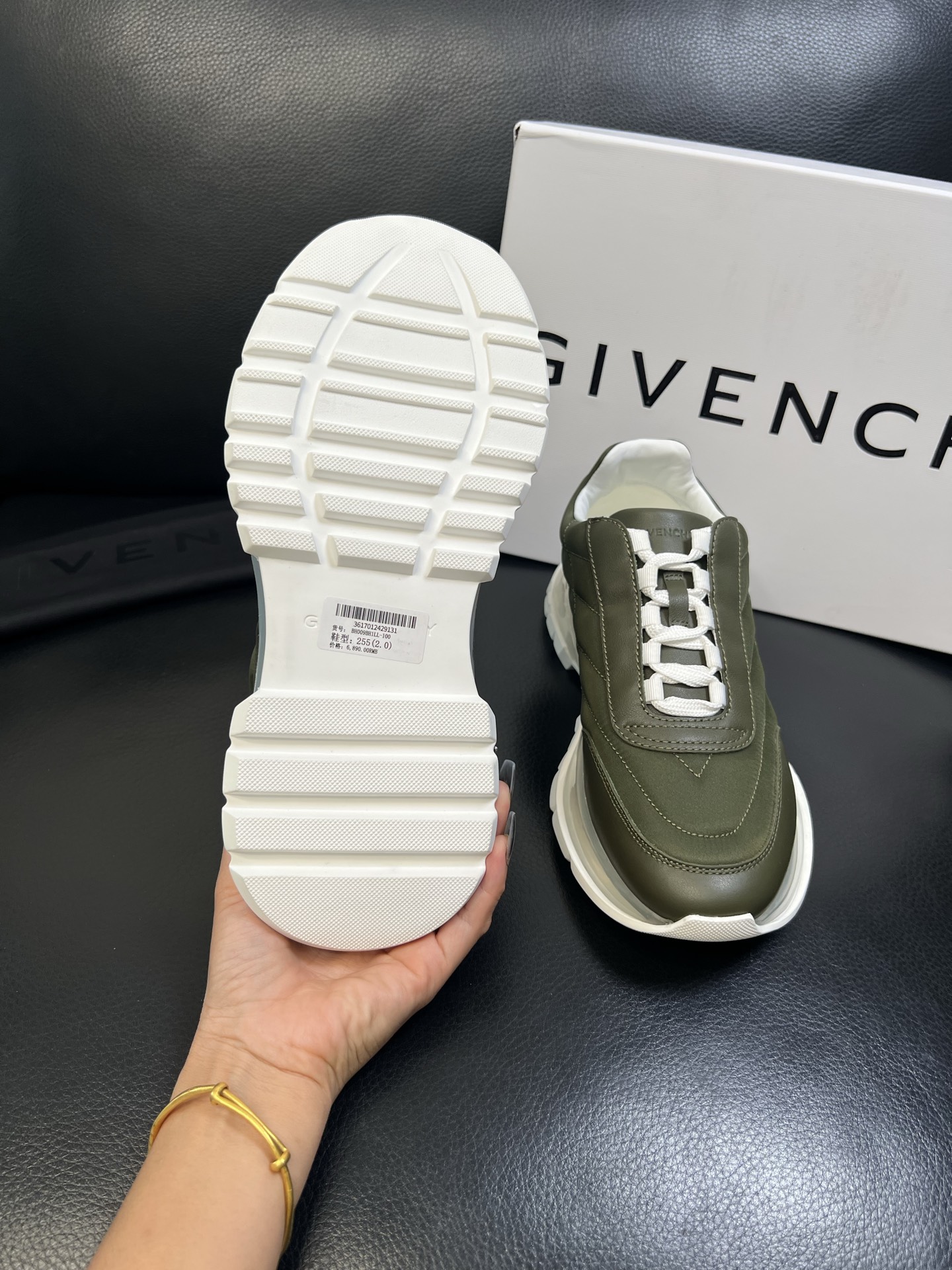 Givenchy 高品质 顶级工艺品 纪梵希 专柜同步原厂配置，意大利进口牛皮搭配网布面料，全鞋配件私模