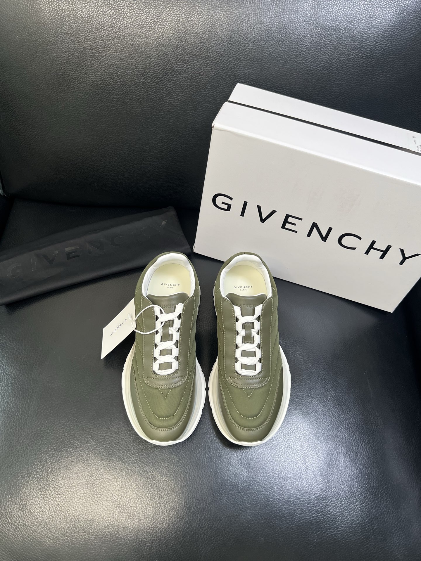 Givenchy 高品质 顶级工艺品 纪梵希 专柜同步原厂配置，意大利进口牛皮搭配网布面料，全鞋配件私模