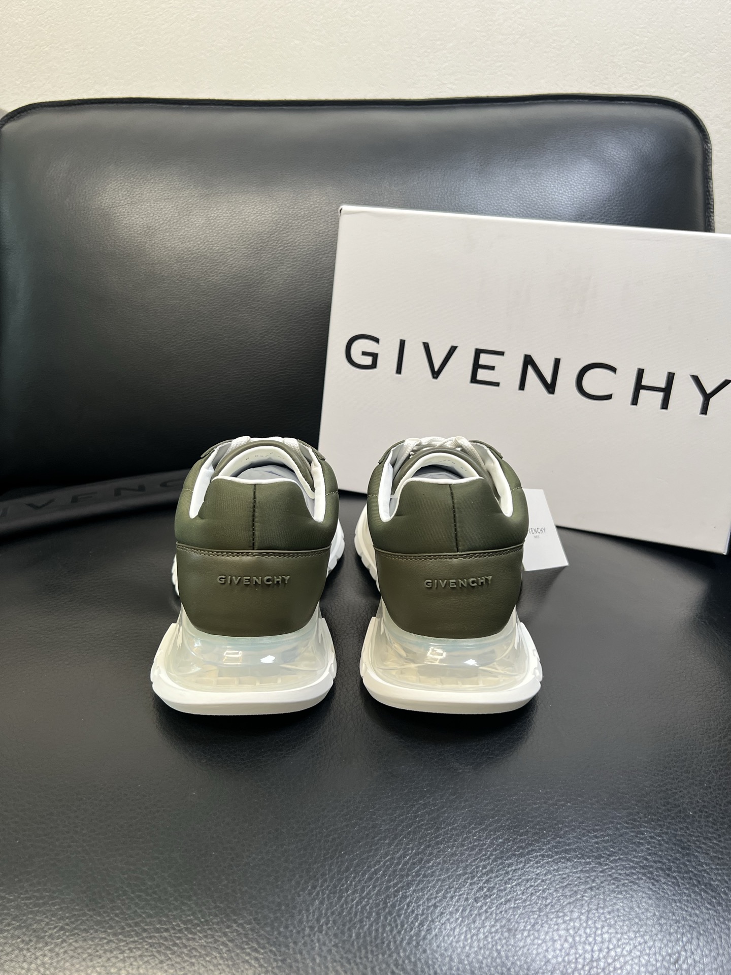 Givenchy 高品质 顶级工艺品 纪梵希 专柜同步原厂配置，意大利进口牛皮搭配网布面料，全鞋配件私模