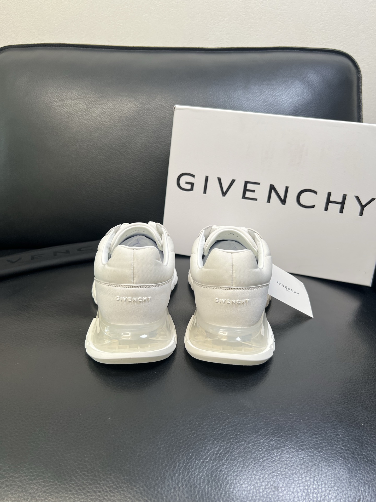 Givenchy 高品质 顶级工艺品 纪梵希 专柜同步原厂配置，意大利进口牛皮搭配网布面料，全鞋配件私模