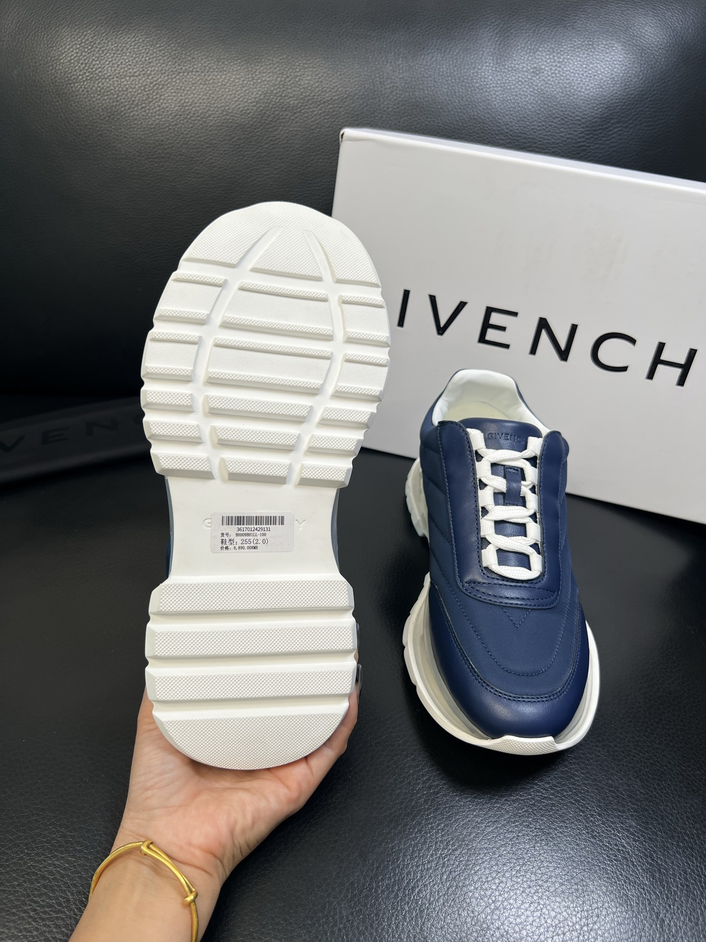 Givenchy 高品质 顶级工艺品 纪梵希 专柜同步原厂配置，意大利进口牛皮搭配网布面料，全鞋配件私模