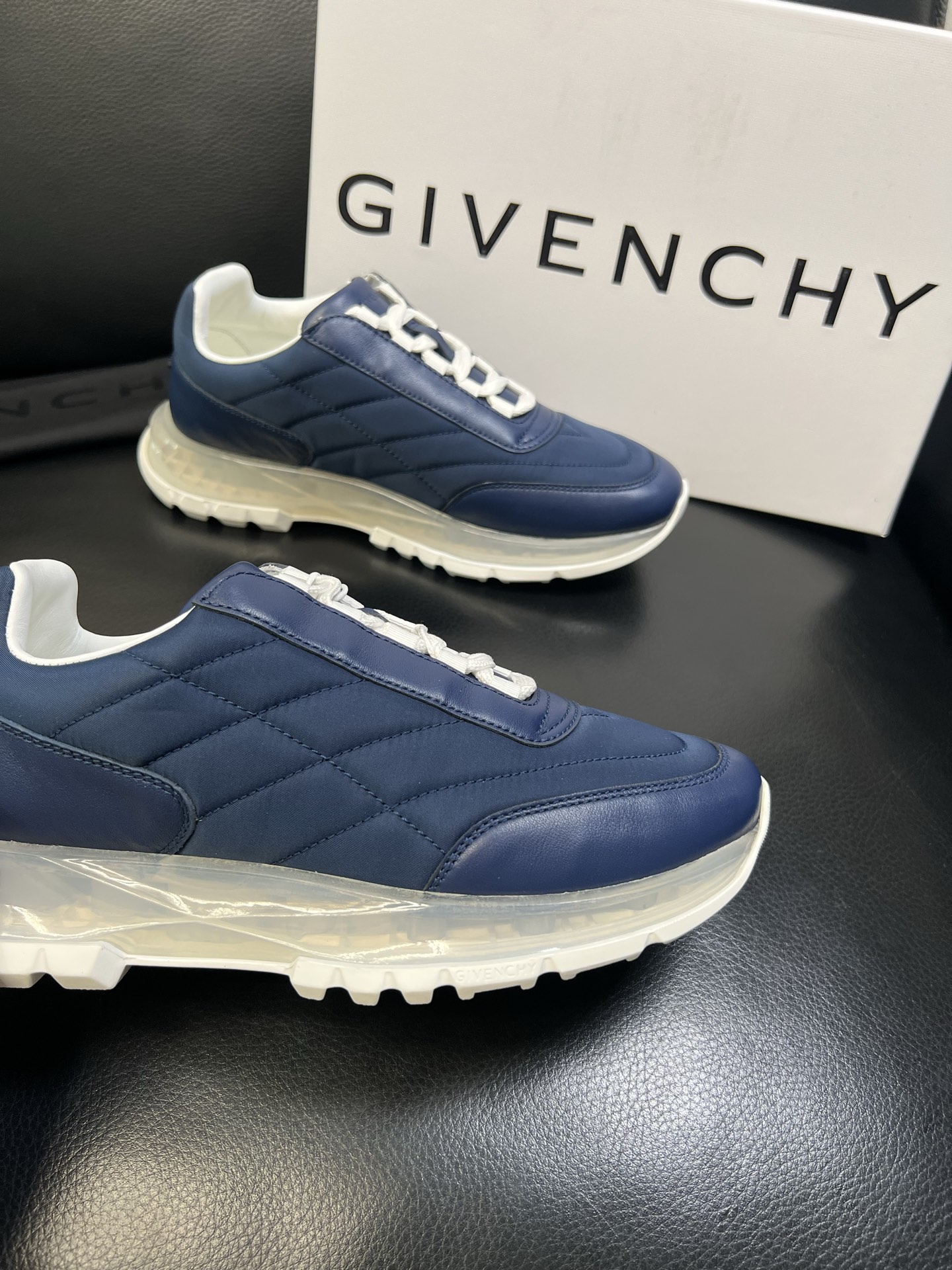 Givenchy 高品质 顶级工艺品 纪梵希 专柜同步原厂配置，意大利进口牛皮搭配网布面料，全鞋配件私模