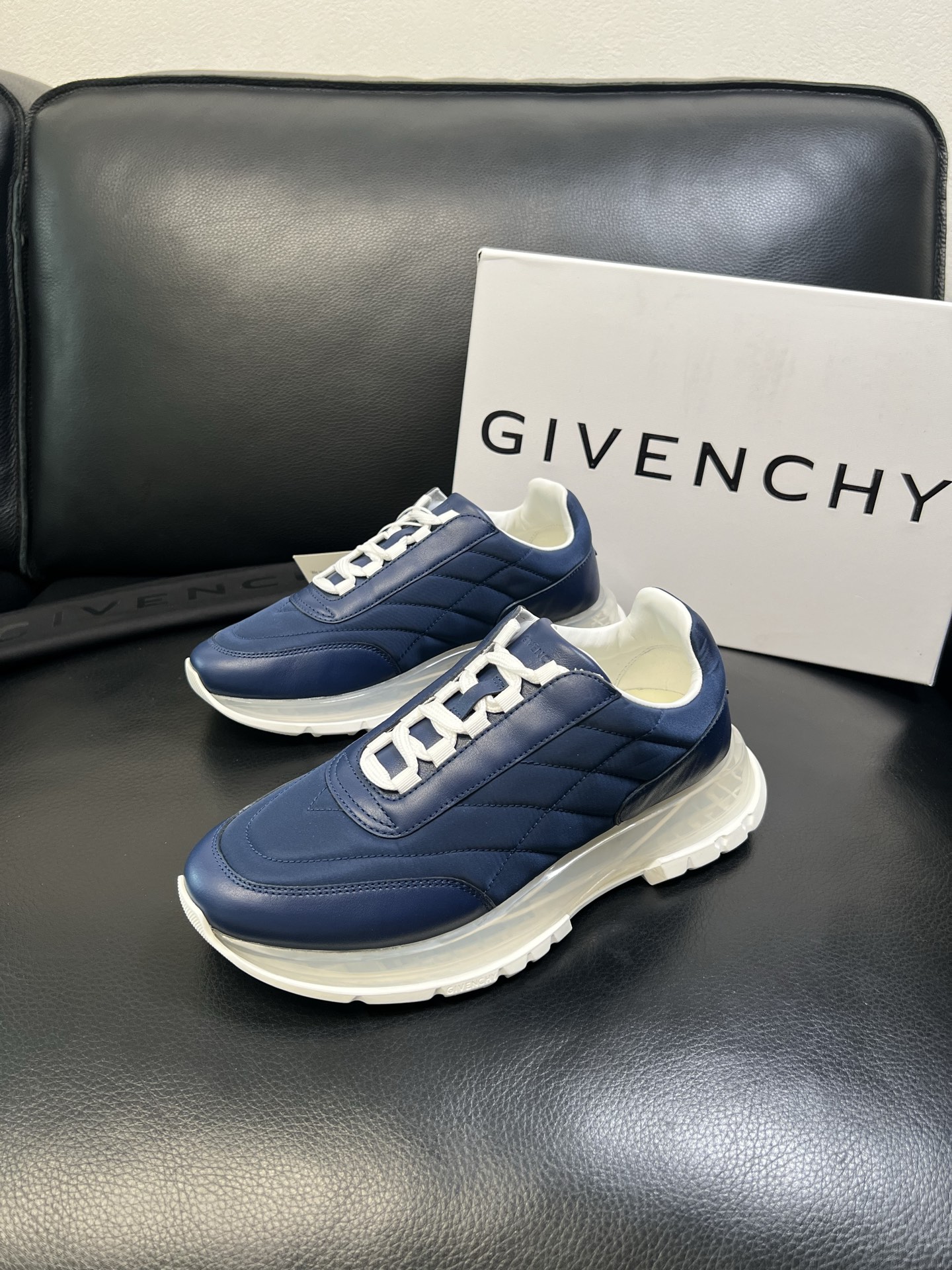 Givenchy 高品质 顶级工艺品 纪梵希 专柜同步原厂配置，意大利进口牛皮搭配网布面料，全鞋配件私模