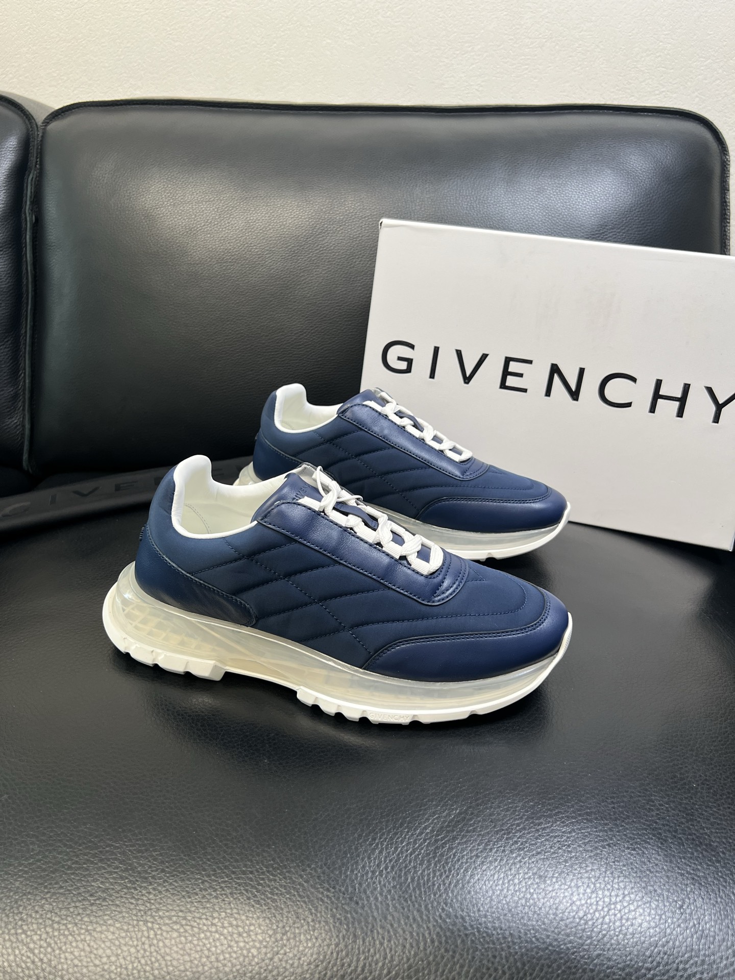 NO:557975,Givenchy high-quality top crafts Givenchy counters are equipped with original factory configurations, Italian imported cowhide with mesh fabric, all shoe accessories are made by private molds, soft and comfortable mesh inner pads, soles are original and super comfortable, original factory and single goods, welcome to compare, code number 39-44 (customized 38 45),,givenchy,givenchy,cowhide19860909Givenchy 高品质 顶级工艺品 纪梵希 专柜同步原厂配置,意大利进口牛皮搭配网布面料,全鞋配件私模打造,柔软舒适网布内里垫,鞋底原厂特供原版超级舒适,原厂跟单货,欢迎对比, 码数 39-44 (订做 38 45 ),,givenchy,givenchy,cowhide,Men's shoes