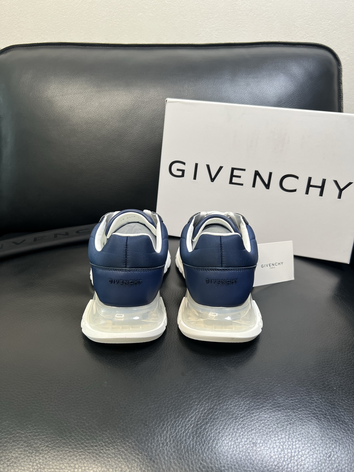 Givenchy 高品质 顶级工艺品 纪梵希 专柜同步原厂配置，意大利进口牛皮搭配网布面料，全鞋配件私模