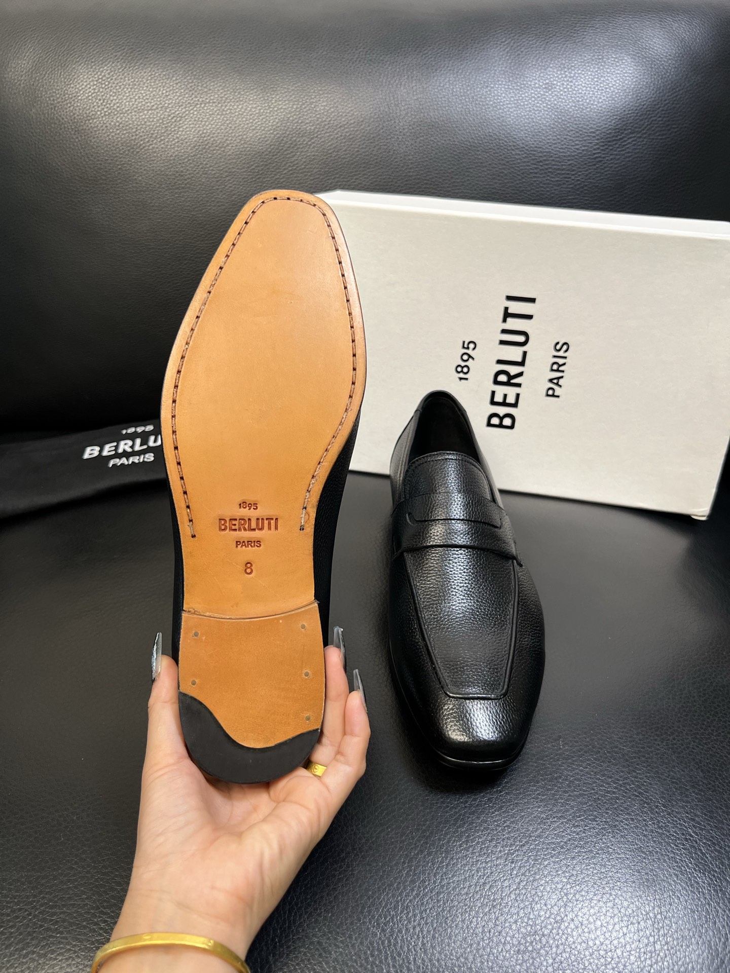 Berluti 高品质 顶级工艺品 布鲁提 专柜同步发售原厂配置，意大利进口牛皮面料，全进口水染牛皮里垫