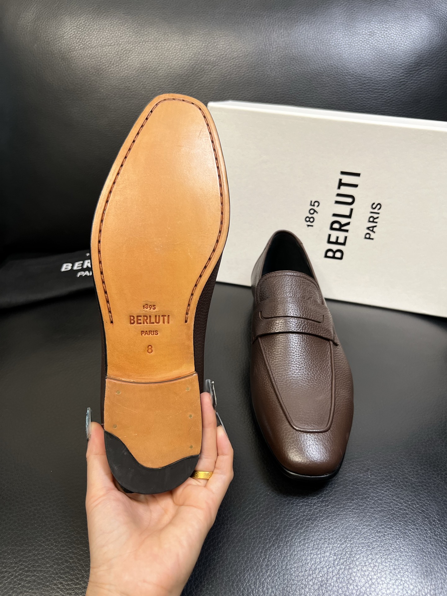Berluti 高品质 顶级工艺品 布鲁提 专柜同步发售原厂配置，意大利进口牛皮面料，全进口水染牛皮里垫