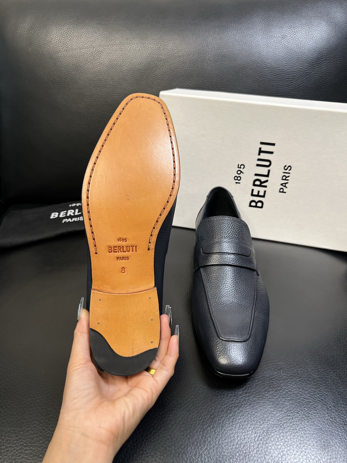 Berluti 高品质 顶级工艺品 布鲁提 专柜同步发售原厂配置，意大利进口牛皮面料，全进口水染牛皮里垫