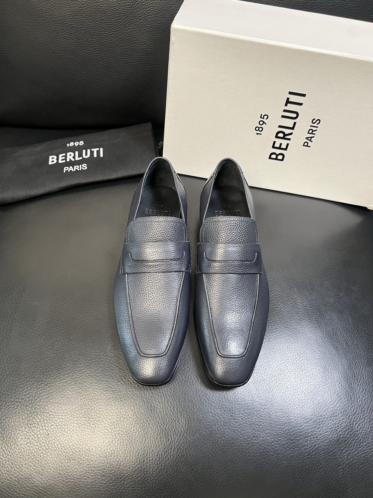 Berluti 高品质 顶级工艺品 布鲁提 专柜同步发售原厂配置，意大利进口牛皮面料，全进口水染牛皮里垫