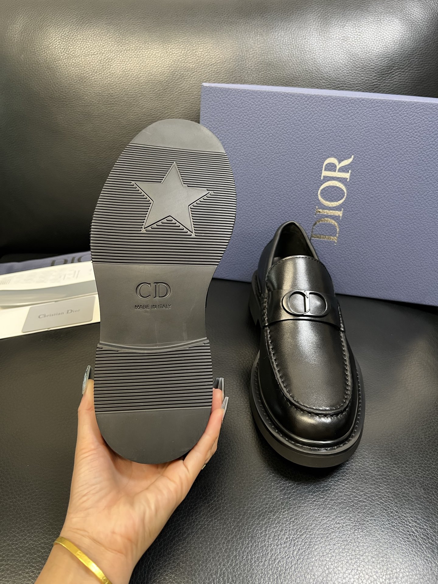 Dior 顶级工艺品 迪奥 专柜同步 原厂配置，意大利进口原版牛皮面料，透气舒适进口水染牛里垫，鞋底：原