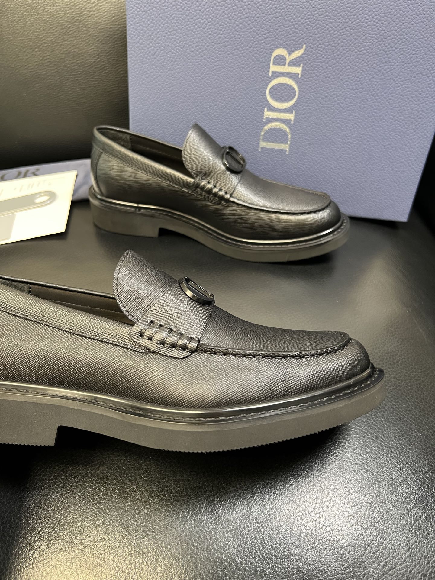 Dior 顶级工艺品 迪奥 专柜同步 原厂配置，意大利进口原版牛皮面料，透气舒适进口水染牛里垫，鞋底：原