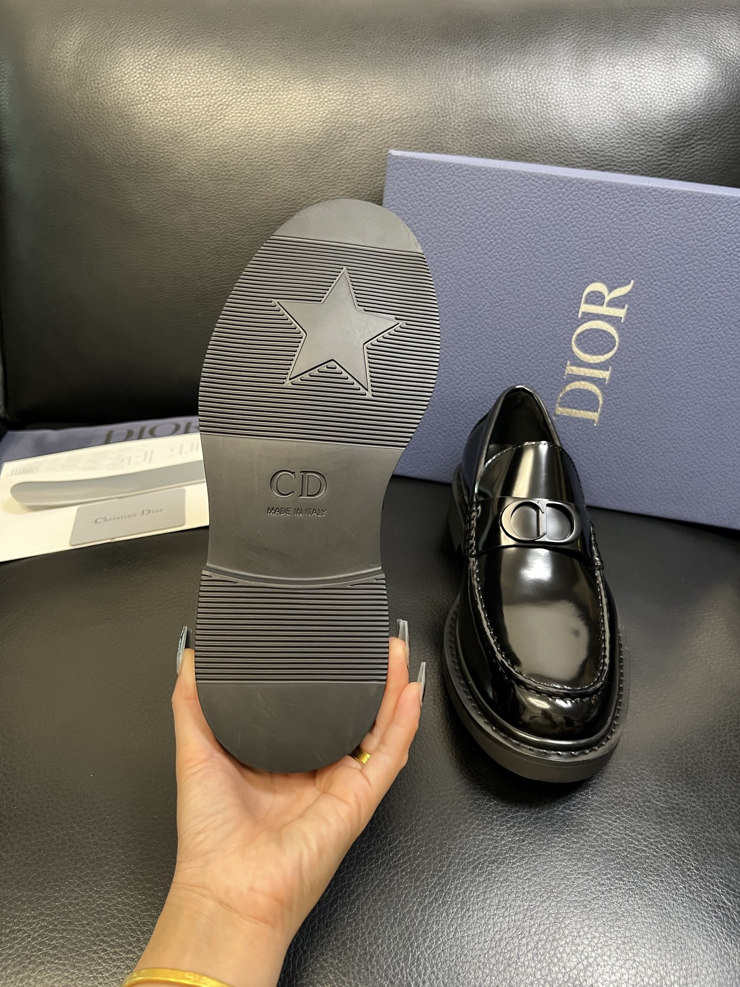 Dior 顶级工艺品 迪奥 专柜同步 原厂配置，意大利进口原版牛皮面料，透气舒适进口水染牛里垫，鞋底：原