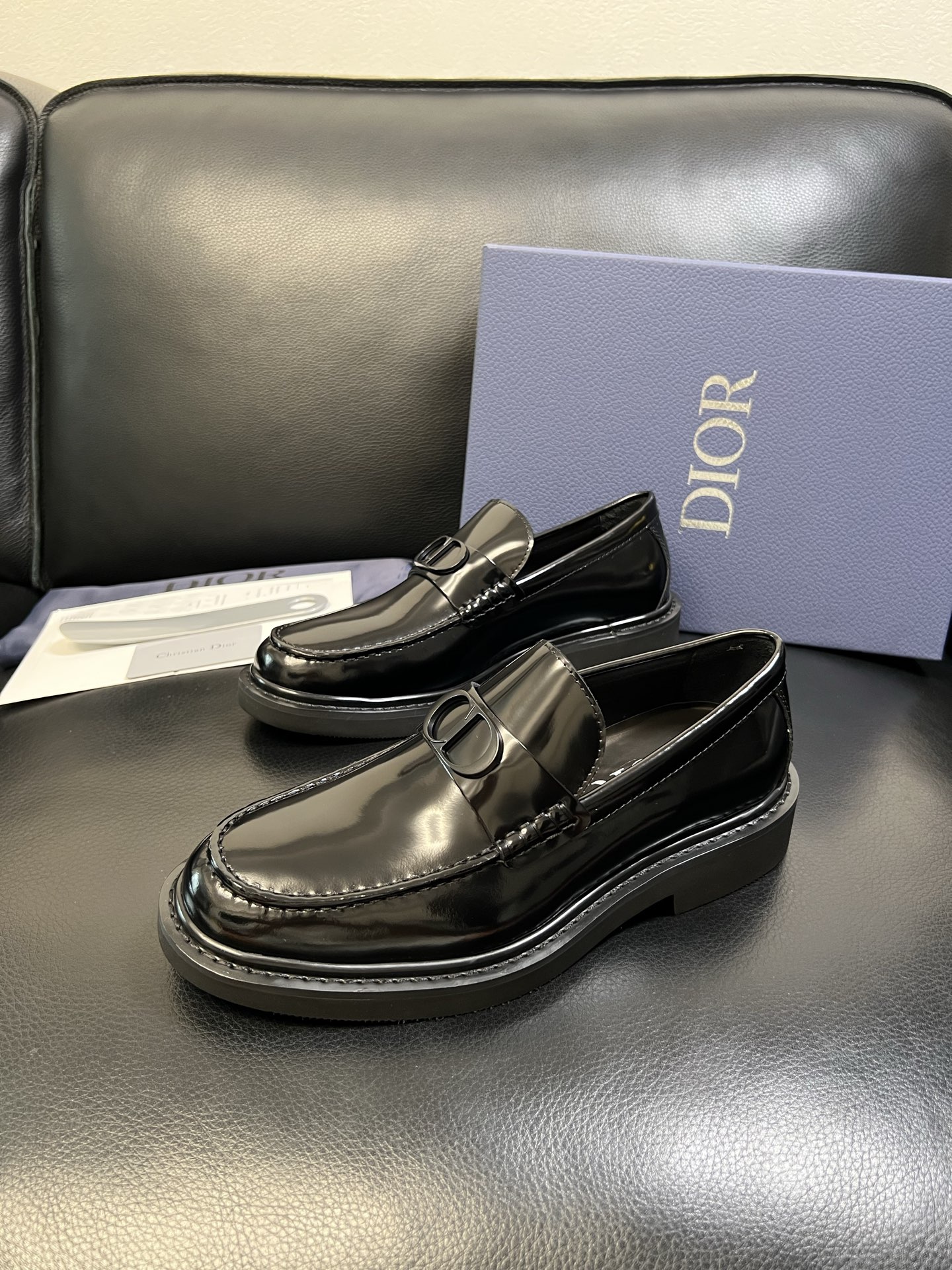 Dior 顶级工艺品 迪奥 专柜同步 原厂配置，意大利进口原版牛皮面料，透气舒适进口水染牛里垫，鞋底：原