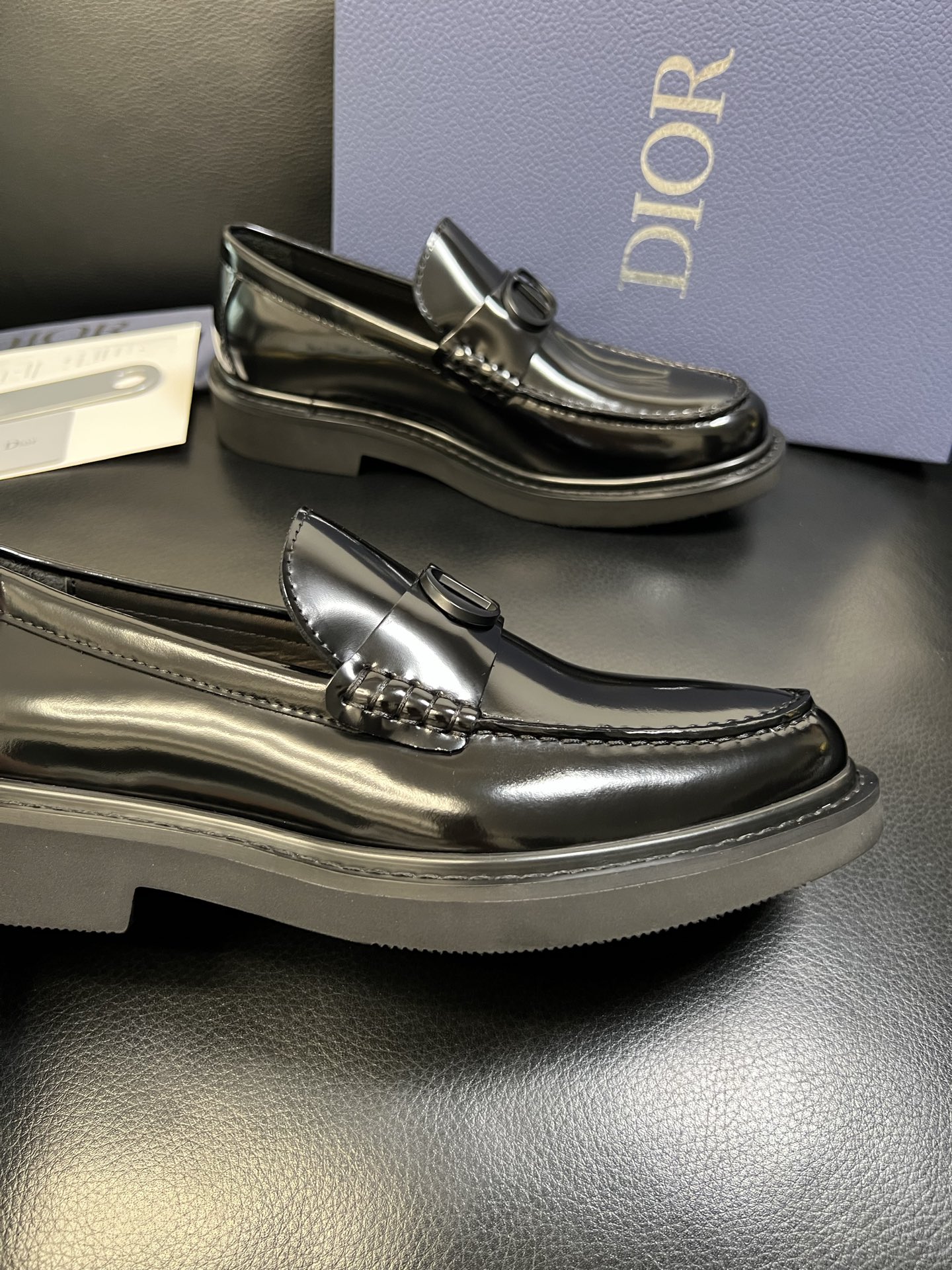 Dior 顶级工艺品 迪奥 专柜同步 原厂配置，意大利进口原版牛皮面料，透气舒适进口水染牛里垫，鞋底：原