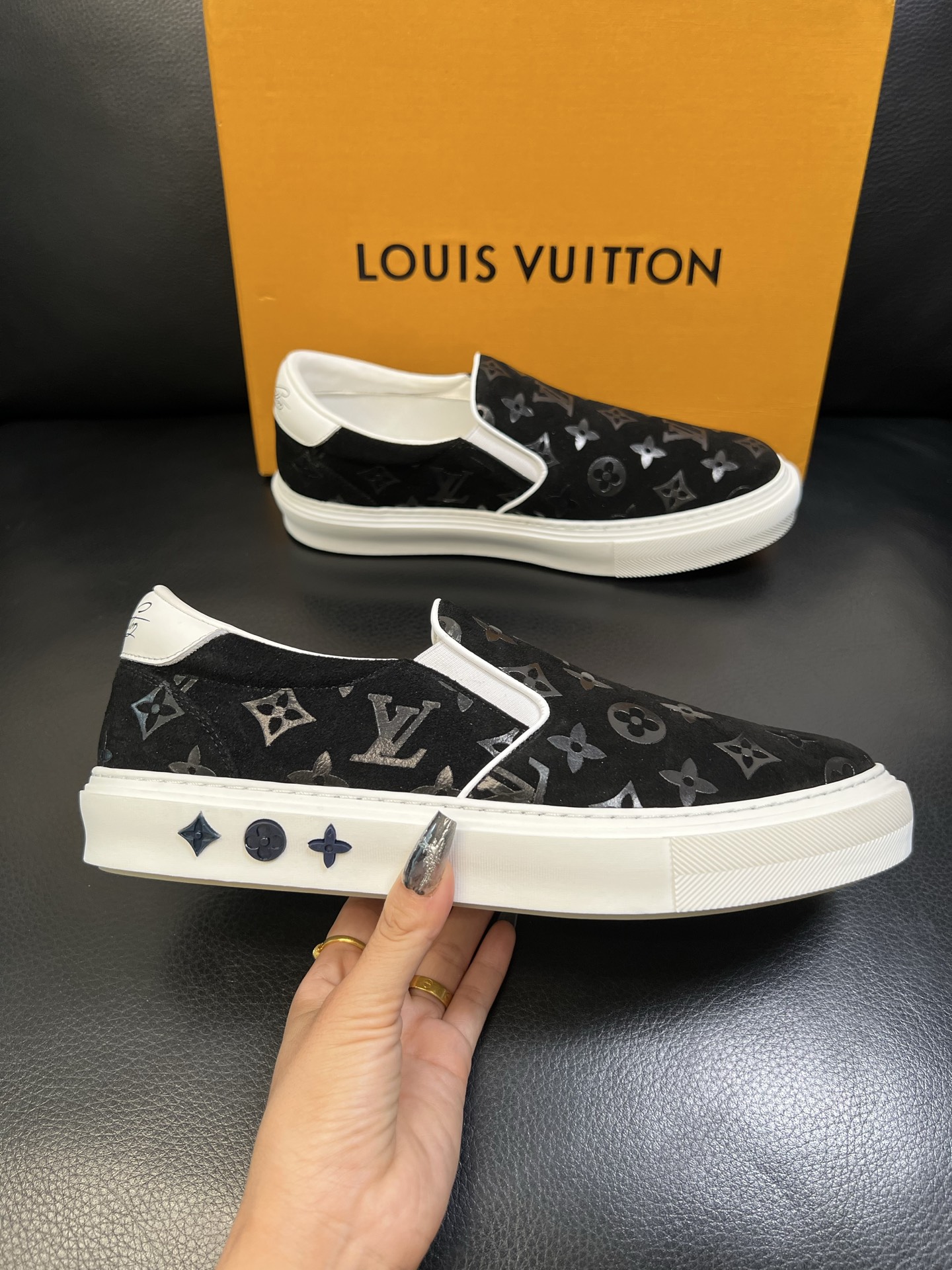 Lv 高品质 顶级工艺品 路易威登，运动板鞋专柜同步，鞋面意大利进口，高品质拼接缤纷色彩复杂工艺品，进口
