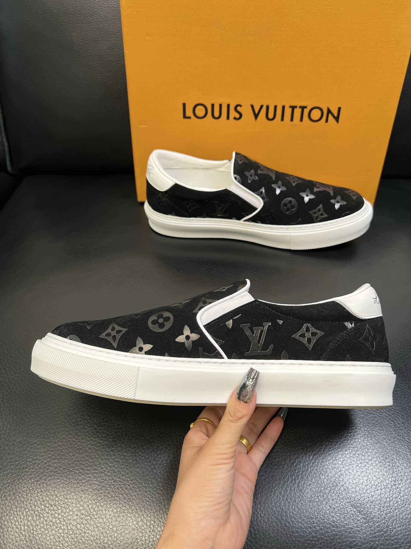 Lv 高品质 顶级工艺品 路易威登，运动板鞋专柜同步，鞋面意大利进口，高品质拼接缤纷色彩复杂工艺品，进口