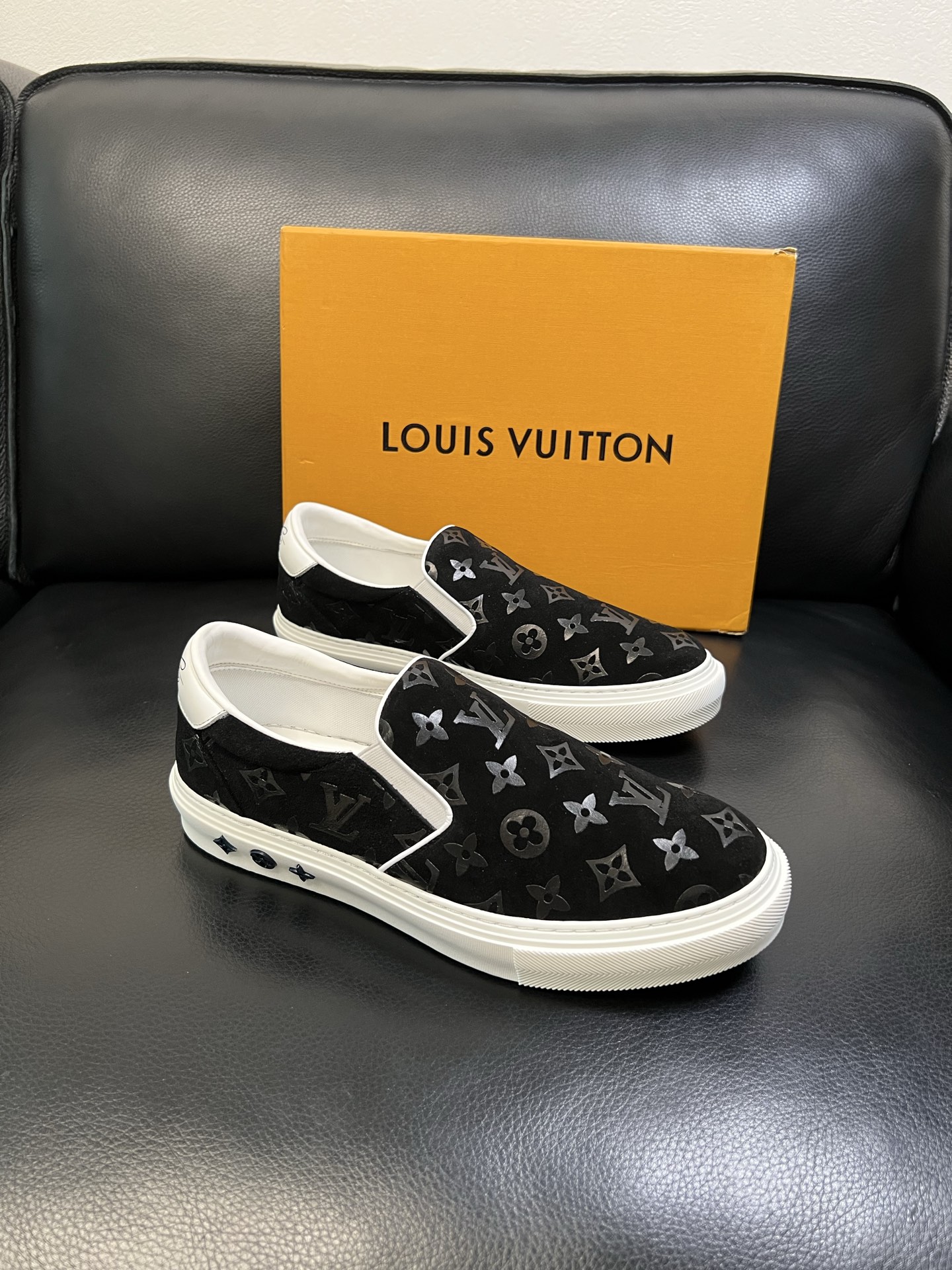 Lv 高品质 顶级工艺品 路易威登，运动板鞋专柜同步，鞋面意大利进口，高品质拼接缤纷色彩复杂工艺品，进口