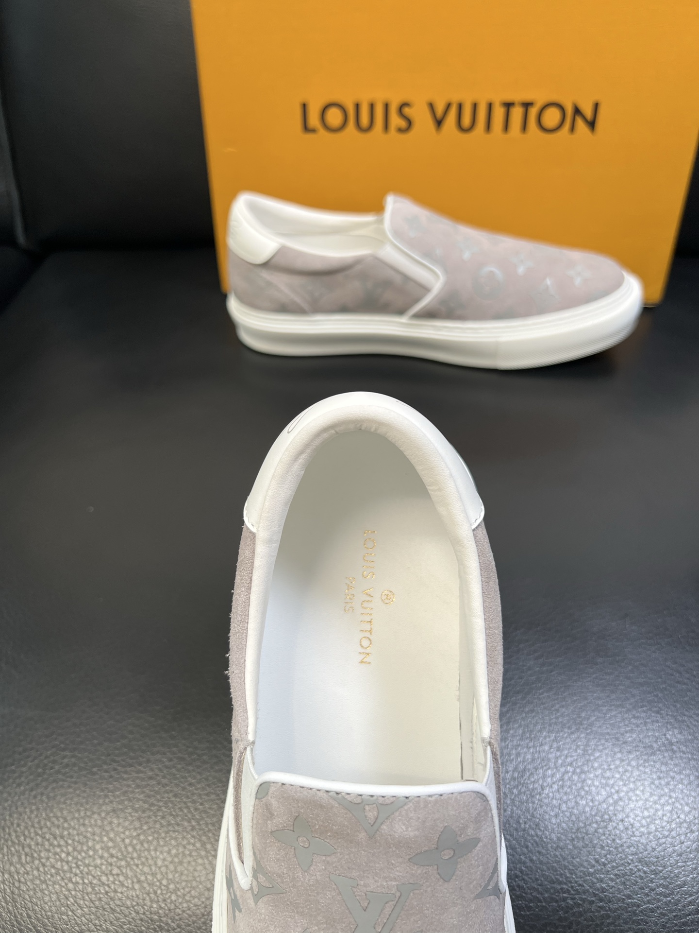 Lv 高品质 顶级工艺品 路易威登，运动板鞋专柜同步，鞋面意大利进口，高品质拼接缤纷色彩复杂工艺品，进口