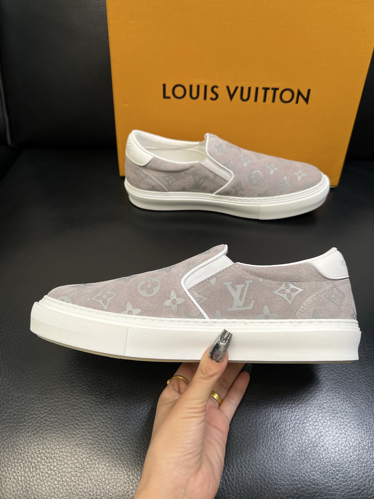 Lv 高品质 顶级工艺品 路易威登，运动板鞋专柜同步，鞋面意大利进口，高品质拼接缤纷色彩复杂工艺品，进口