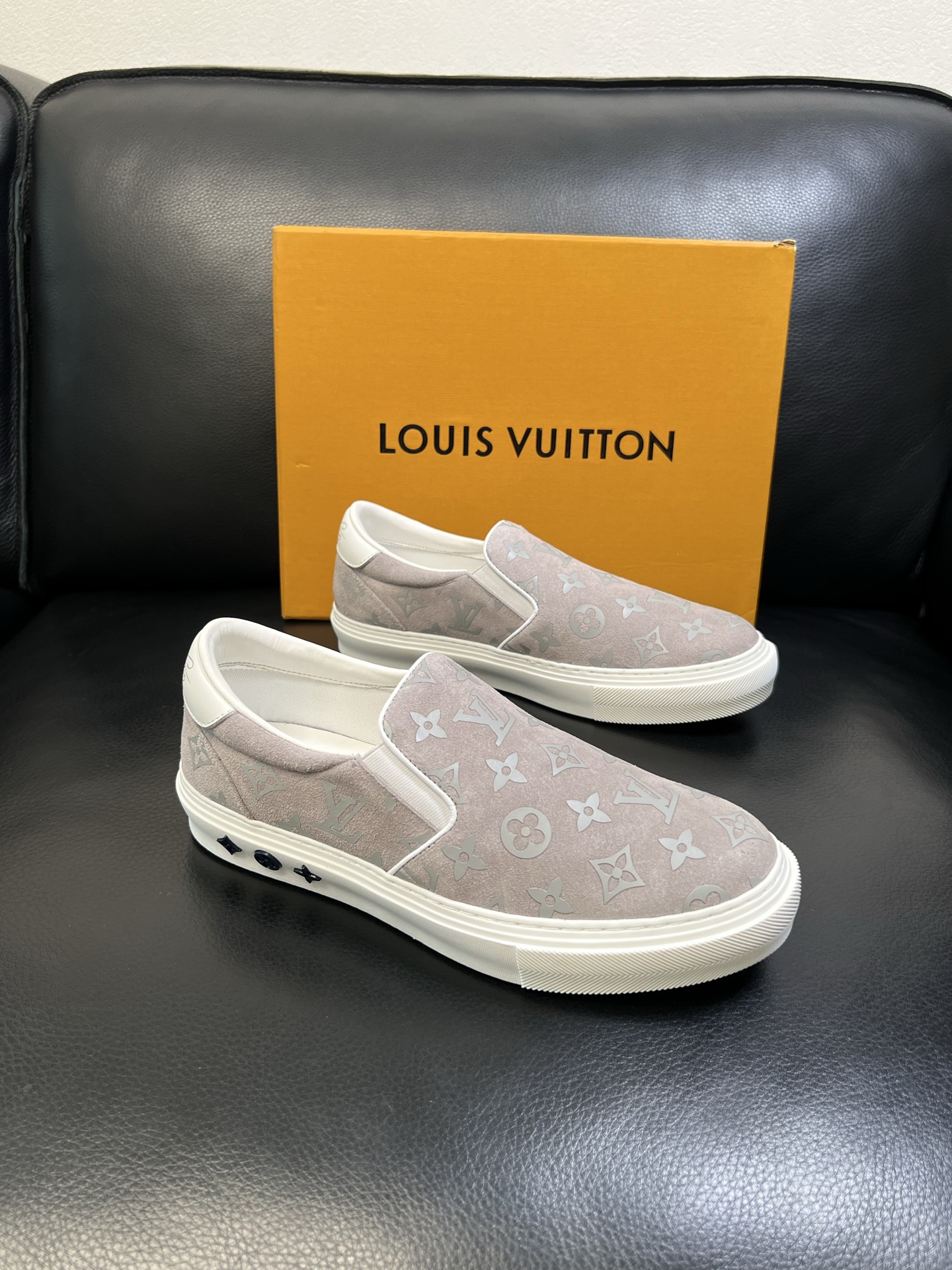 Lv 高品质 顶级工艺品 路易威登，运动板鞋专柜同步，鞋面意大利进口，高品质拼接缤纷色彩复杂工艺品，进口