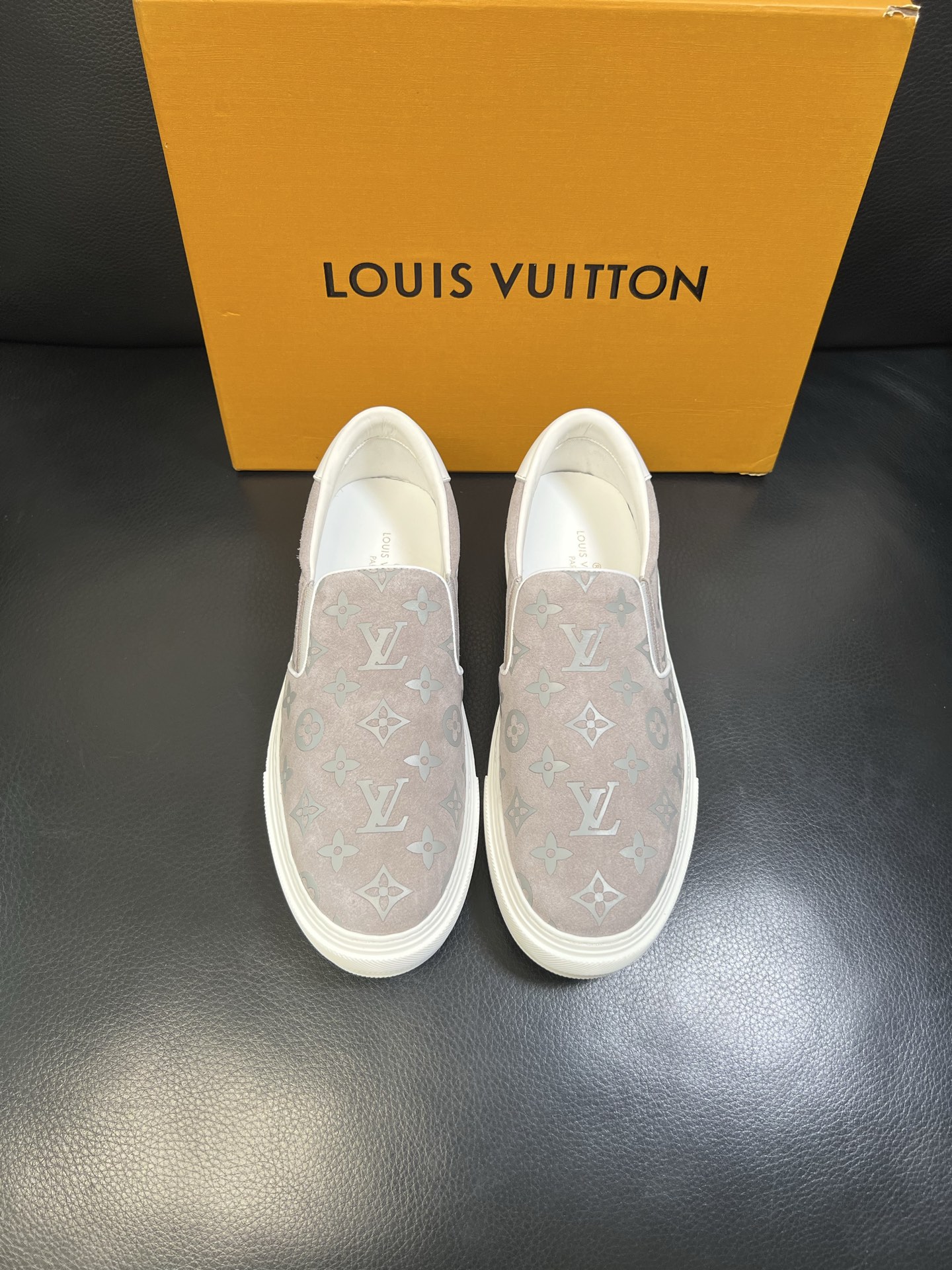 Lv 高品质 顶级工艺品 路易威登，运动板鞋专柜同步，鞋面意大利进口，高品质拼接缤纷色彩复杂工艺品，进口