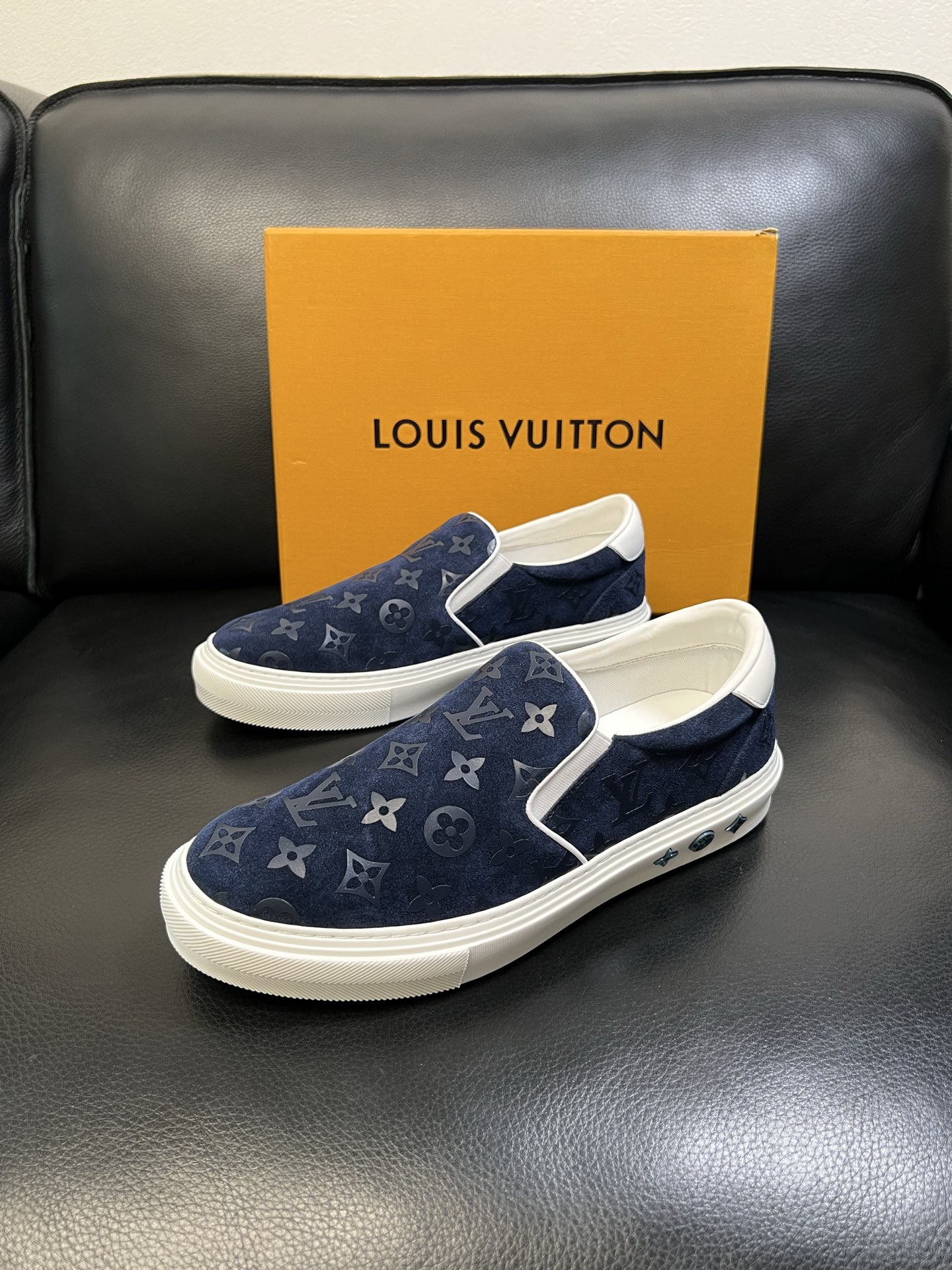 Lv 高品质 顶级工艺品 路易威登，运动板鞋专柜同步，鞋面意大利进口，高品质拼接缤纷色彩复杂工艺品，进口