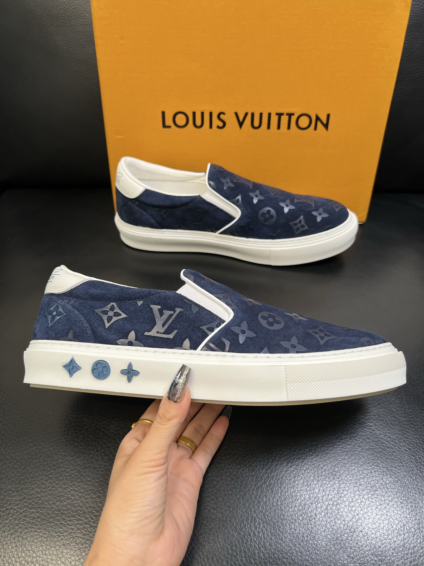 Lv 高品质 顶级工艺品 路易威登，运动板鞋专柜同步，鞋面意大利进口，高品质拼接缤纷色彩复杂工艺品，进口