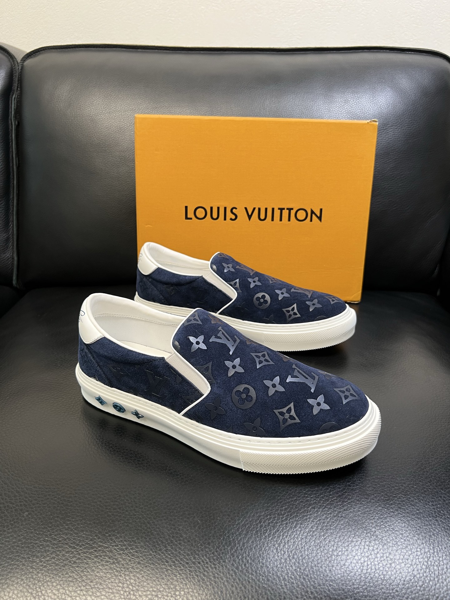 Lv 高品质 顶级工艺品 路易威登，运动板鞋专柜同步，鞋面意大利进口，高品质拼接缤纷色彩复杂工艺品，进口