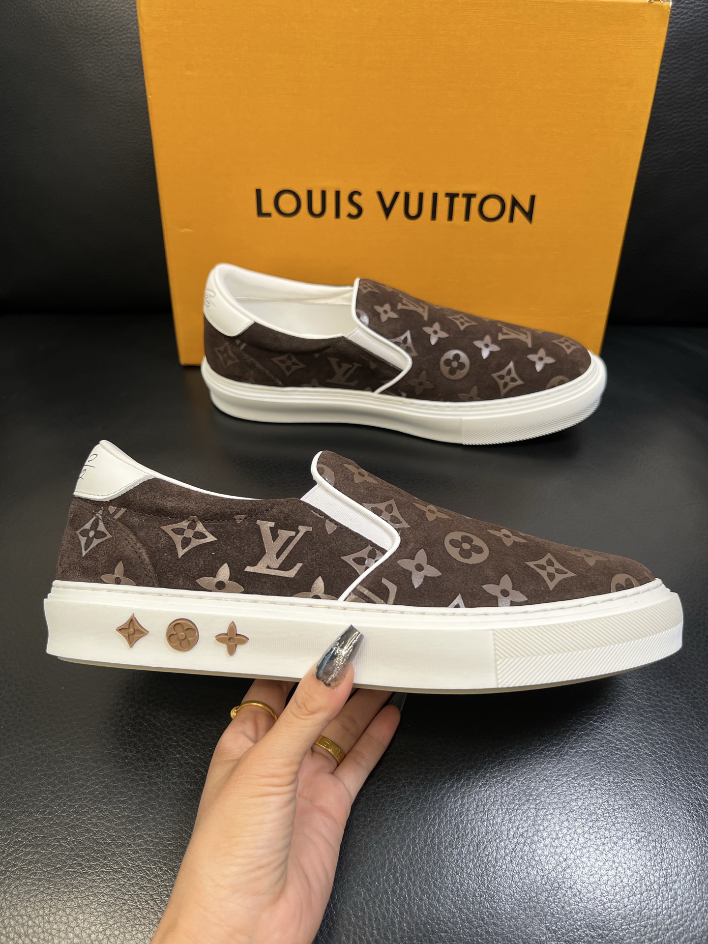 Lv 高品质 顶级工艺品 路易威登，运动板鞋专柜同步，鞋面意大利进口，高品质拼接缤纷色彩复杂工艺品，进口