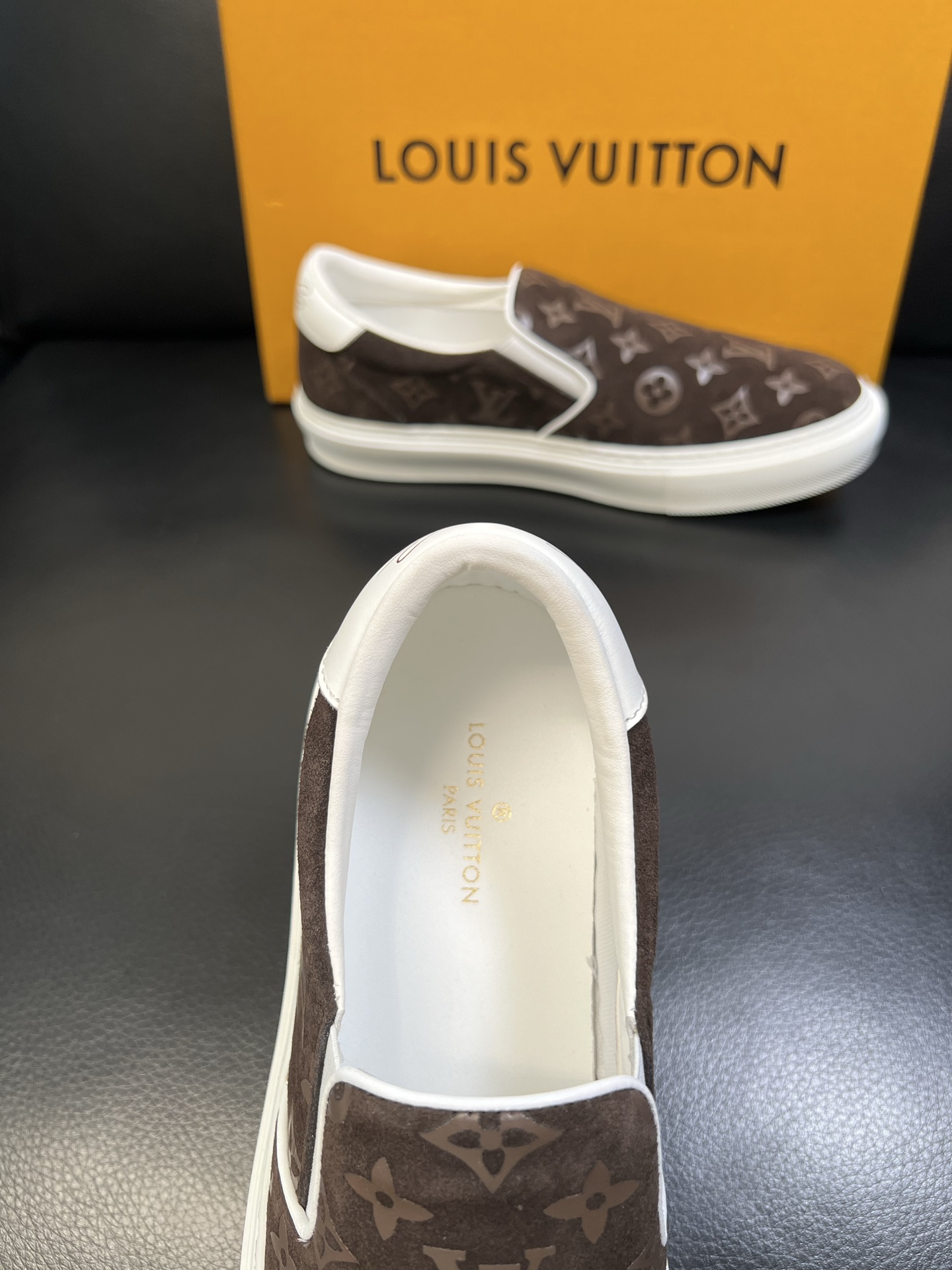 Lv 高品质 顶级工艺品 路易威登，运动板鞋专柜同步，鞋面意大利进口，高品质拼接缤纷色彩复杂工艺品，进口