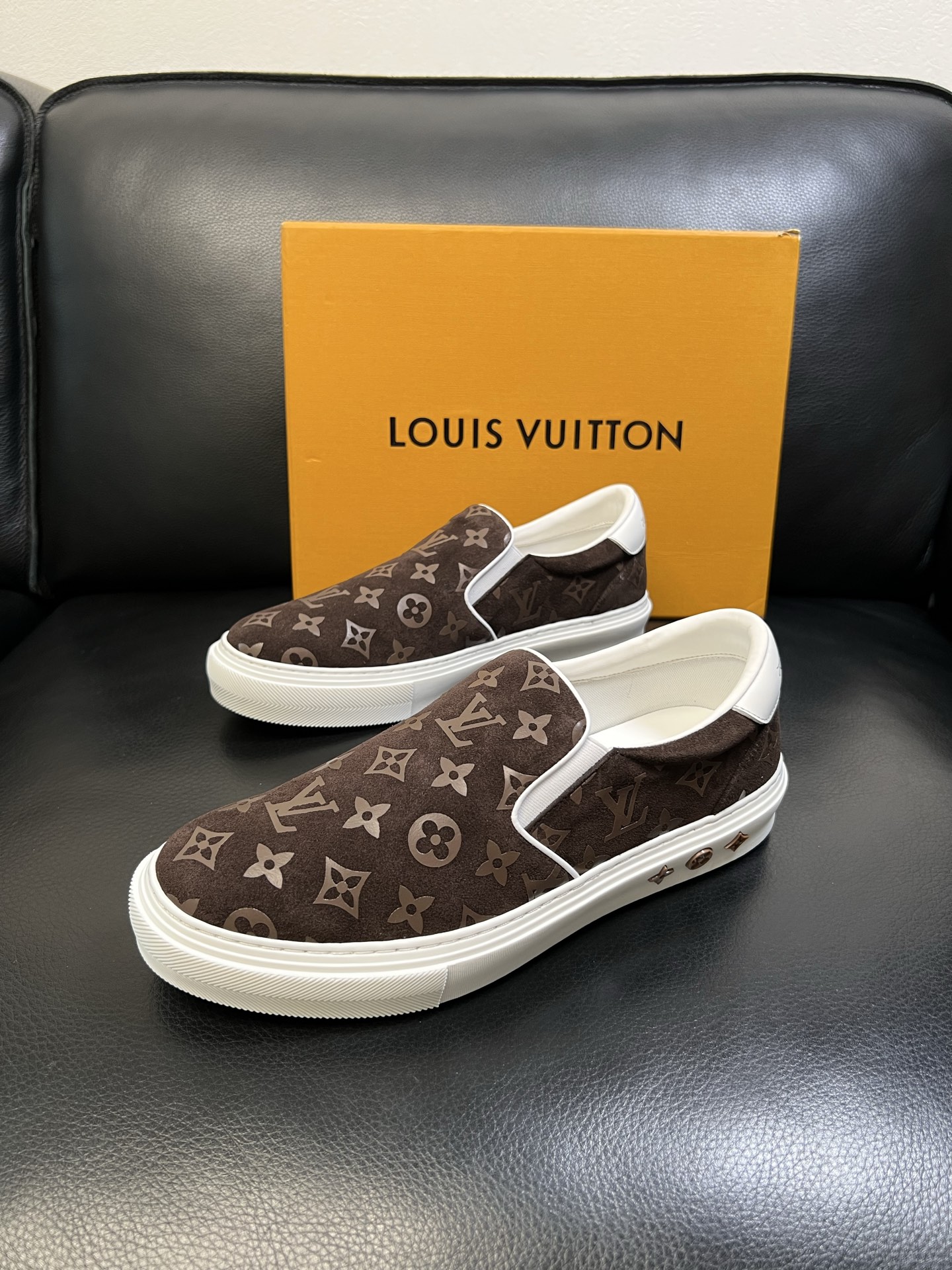 Lv 高品质 顶级工艺品 路易威登，运动板鞋专柜同步，鞋面意大利进口，高品质拼接缤纷色彩复杂工艺品，进口