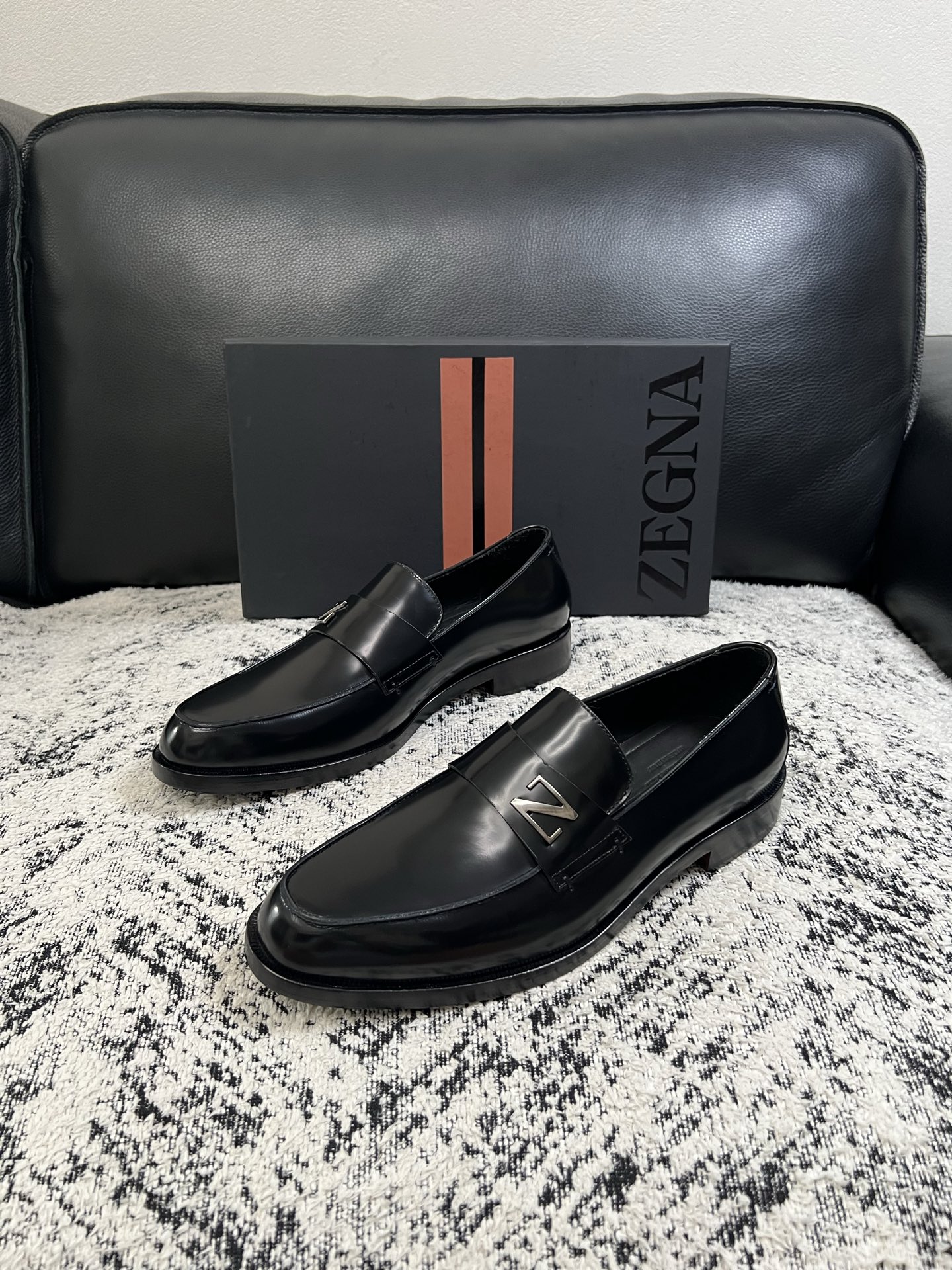Zegna  高品质  顶级工艺品  杰尼亚  皮鞋专柜新款原厂配置，意大利进口牛皮面料，进口牛里垫，透气舒适，鞋底：原